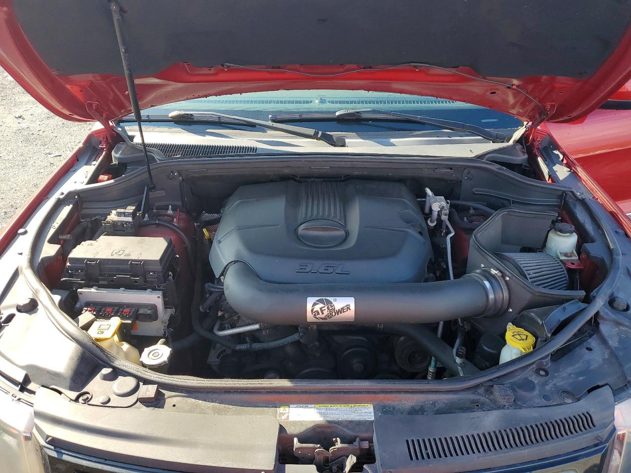 2011 Jeep Grandcherokee Red vin: 1J4RR4GG2BC567555