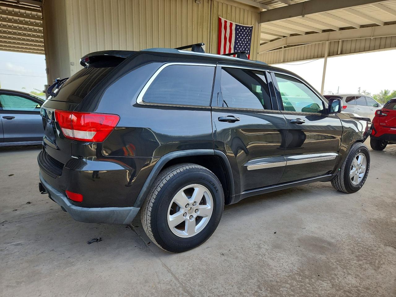 2011 Jeep Grand Cherokee Laredo Черный vin: 1J4RR4GG2BC585425