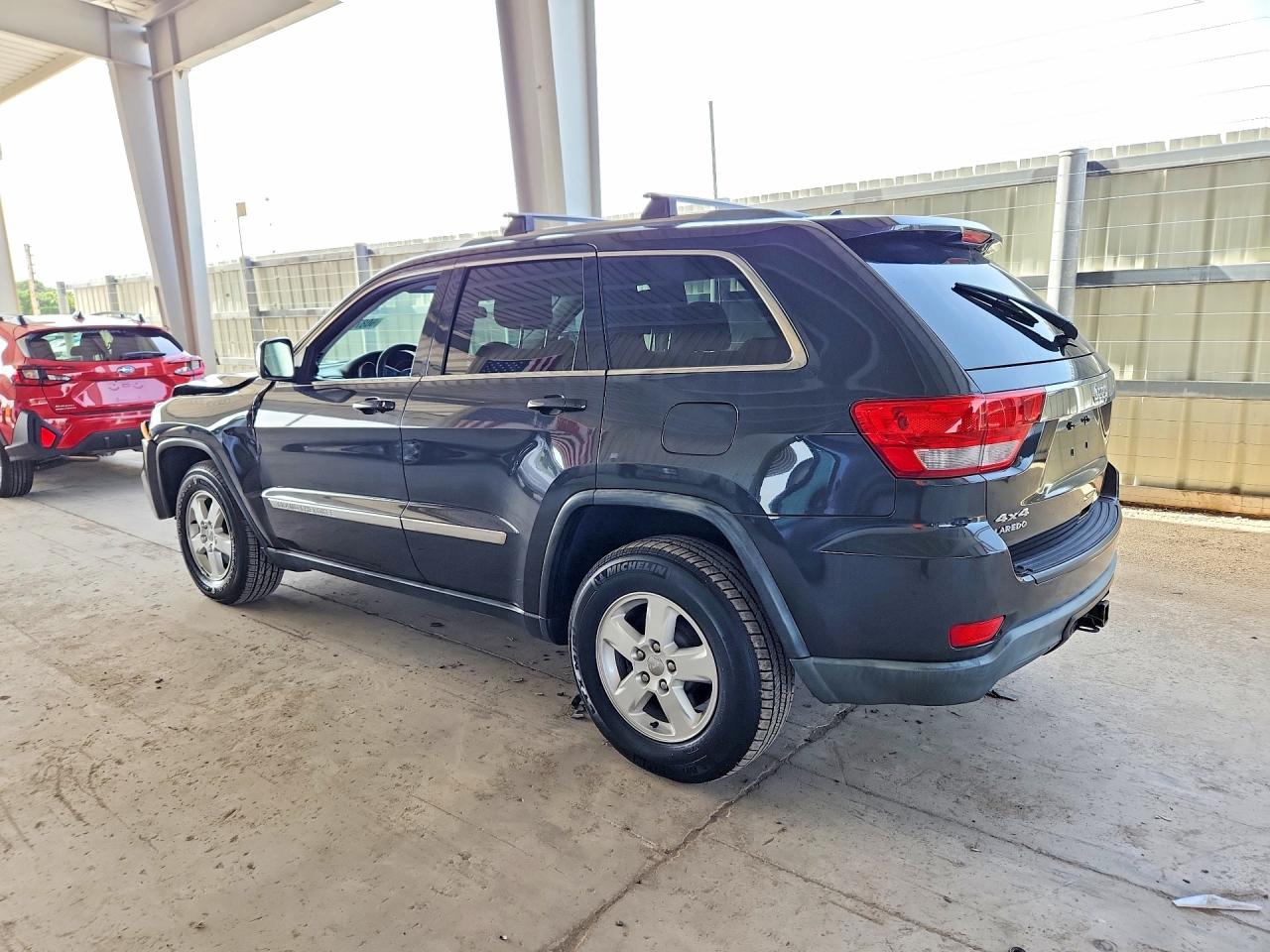 2011 Jeep Grand Cherokee Laredo Черный vin: 1J4RR4GG2BC585425