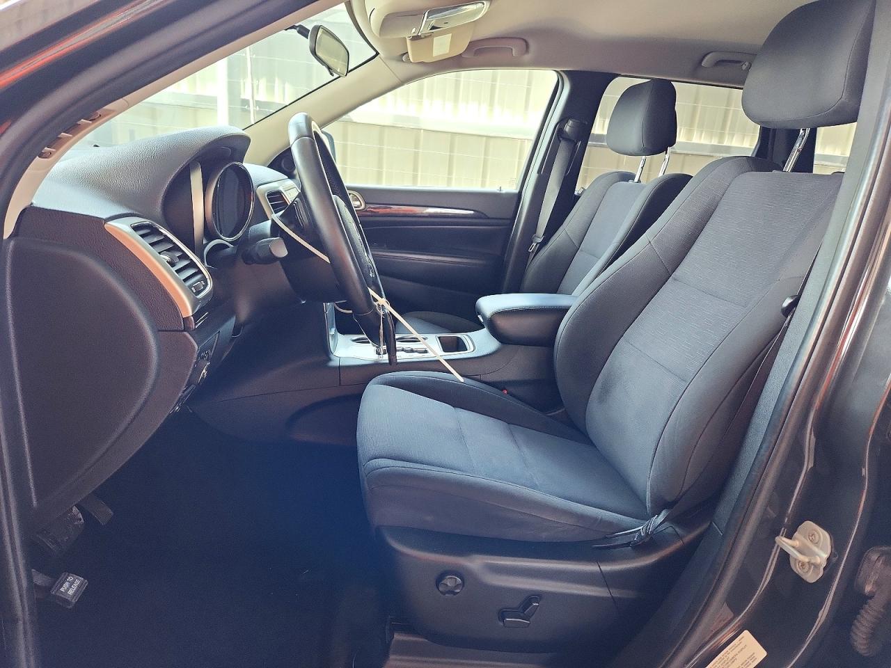 2011 Jeep Grand Cherokee Laredo Черный vin: 1J4RR4GG2BC585425