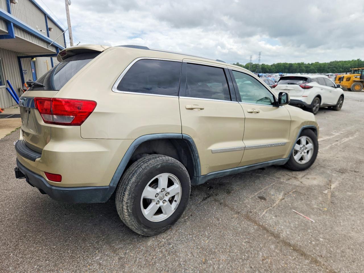 2011 Jeep Grnd Cheroke Gold vin: 1J4RR4GG2BC643310