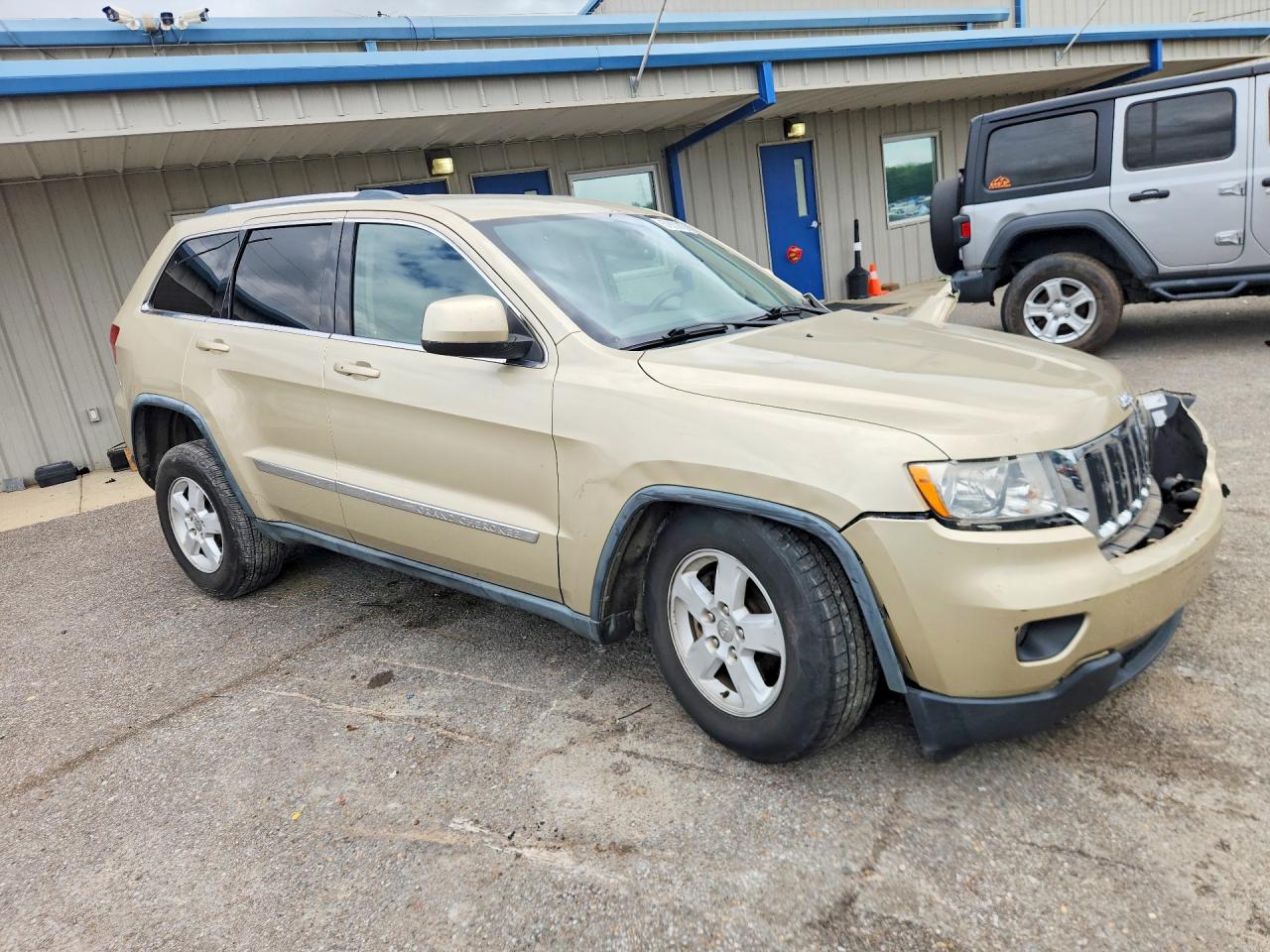2011 Jeep Grnd Cheroke Gold vin: 1J4RR4GG2BC643310