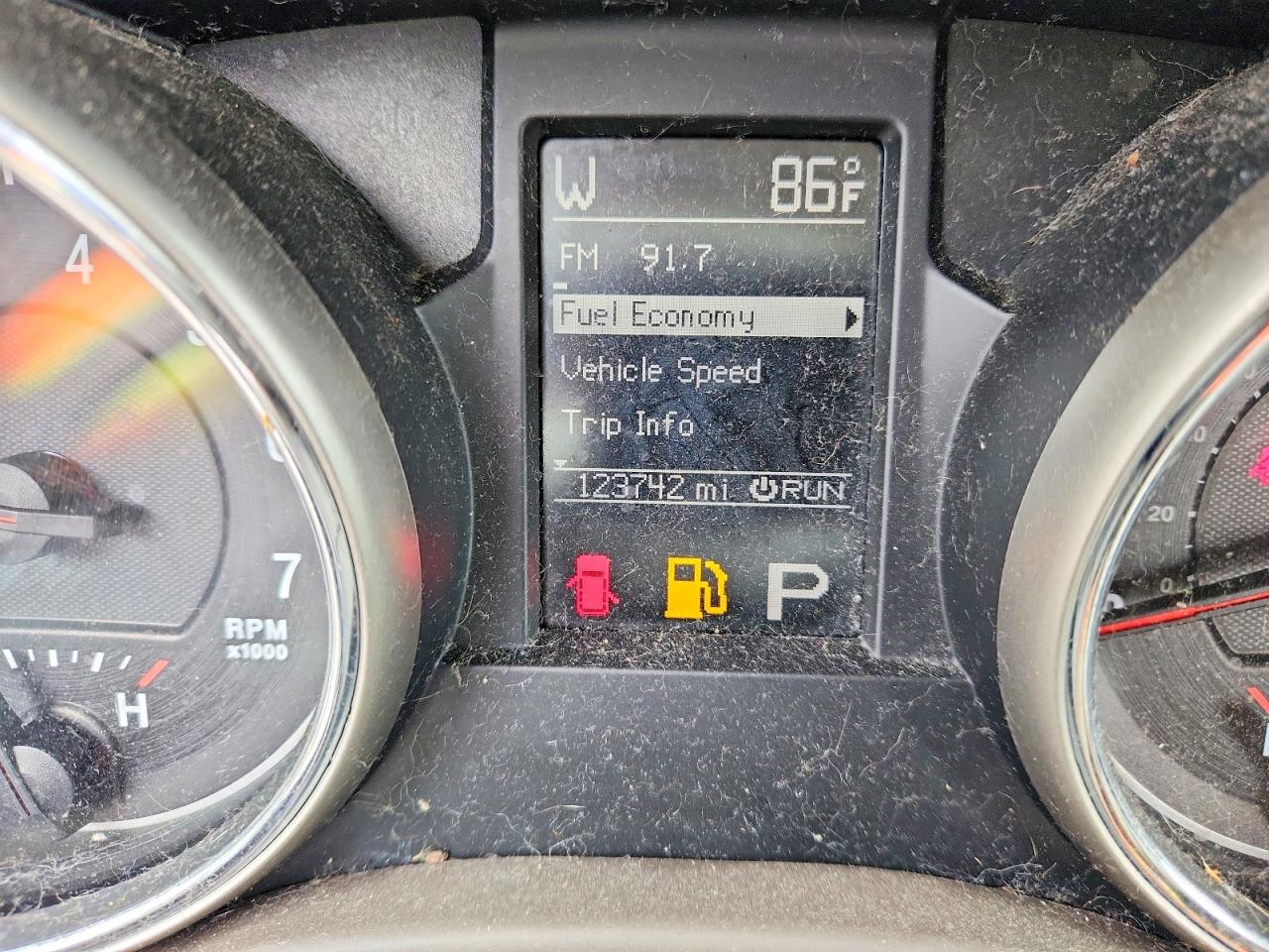 2011 Jeep Grnd Cheroke Gold vin: 1J4RR4GG2BC643310