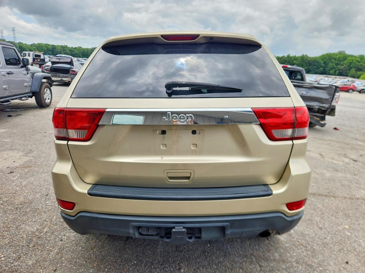 2011 Jeep Grnd Cheroke Gold vin: 1J4RR4GG2BC643310