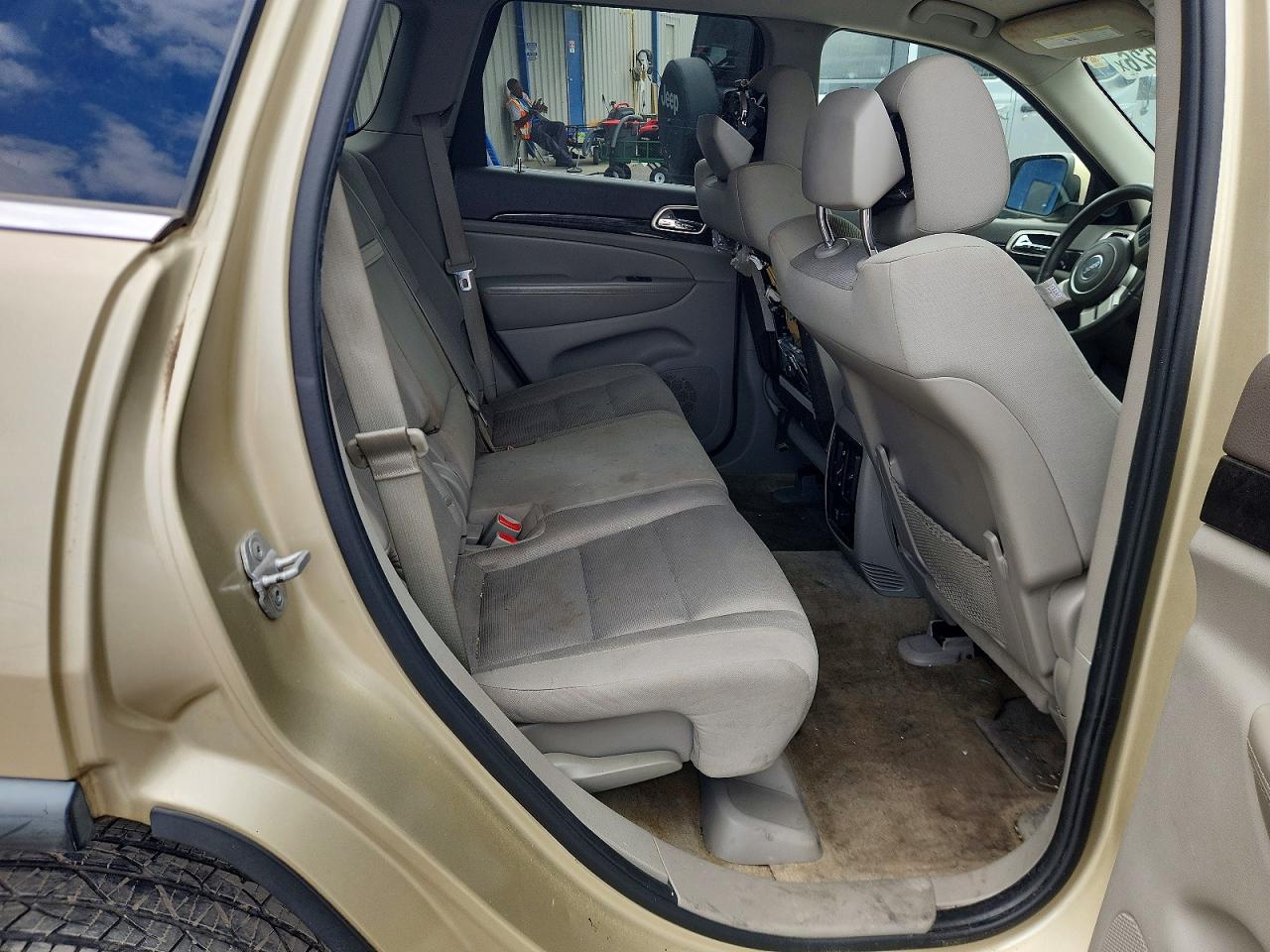 2011 Jeep Grnd Cheroke Gold vin: 1J4RR4GG2BC643310