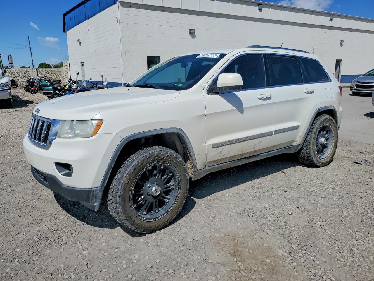 2011 Jeep Grand Cherokee Laredo White vin: 1J4RR4GG2BC654677