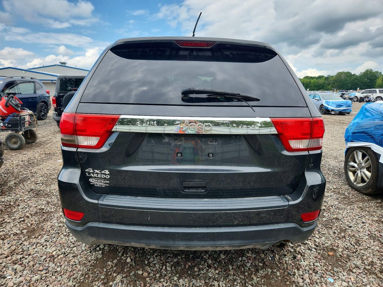 2011 Jeep Grand Cherokee Laredo Gray vin: 1J4RR4GG2BC656638
