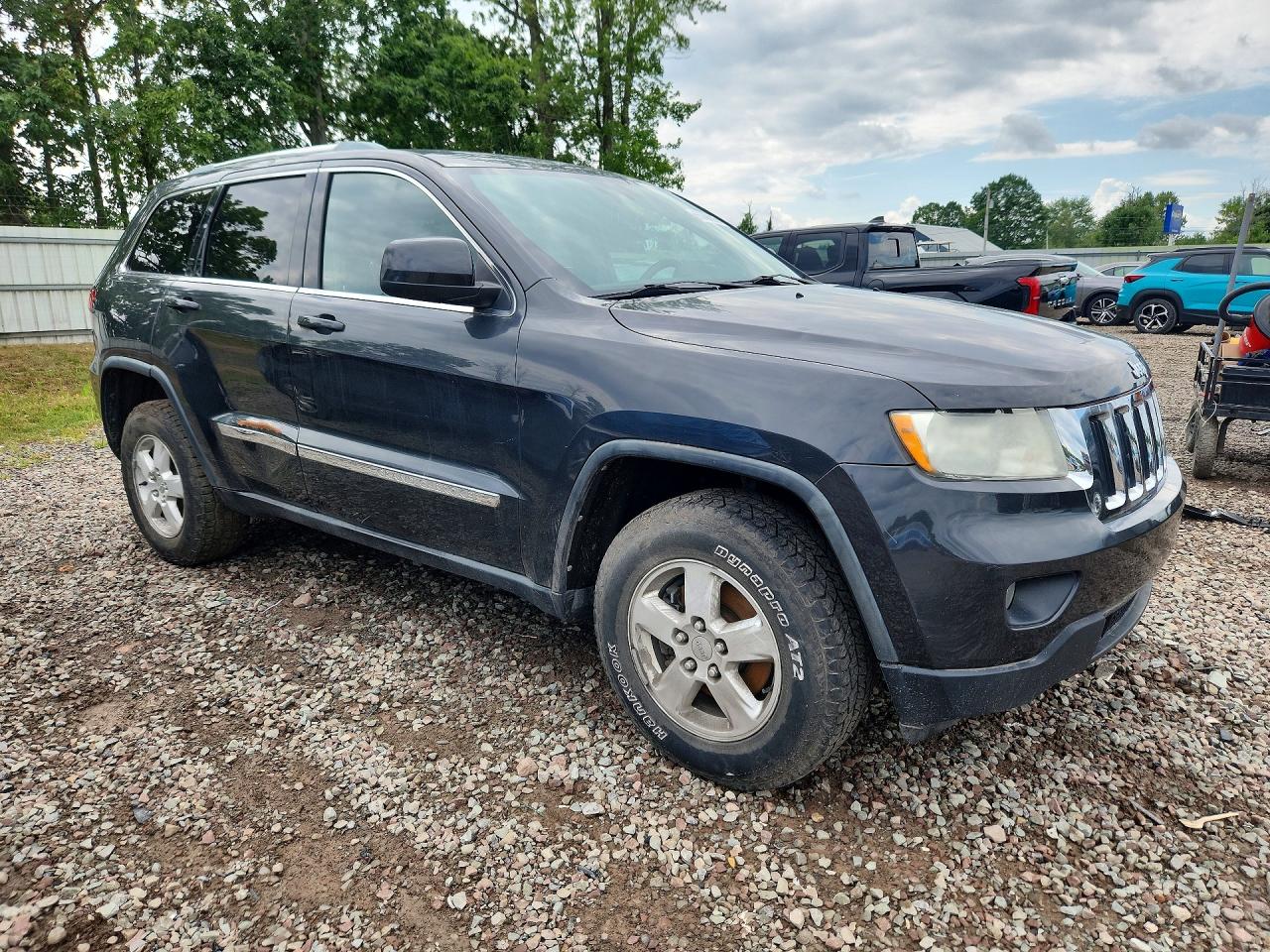 2011 Jeep Grand Cherokee Laredo Gray vin: 1J4RR4GG2BC656638