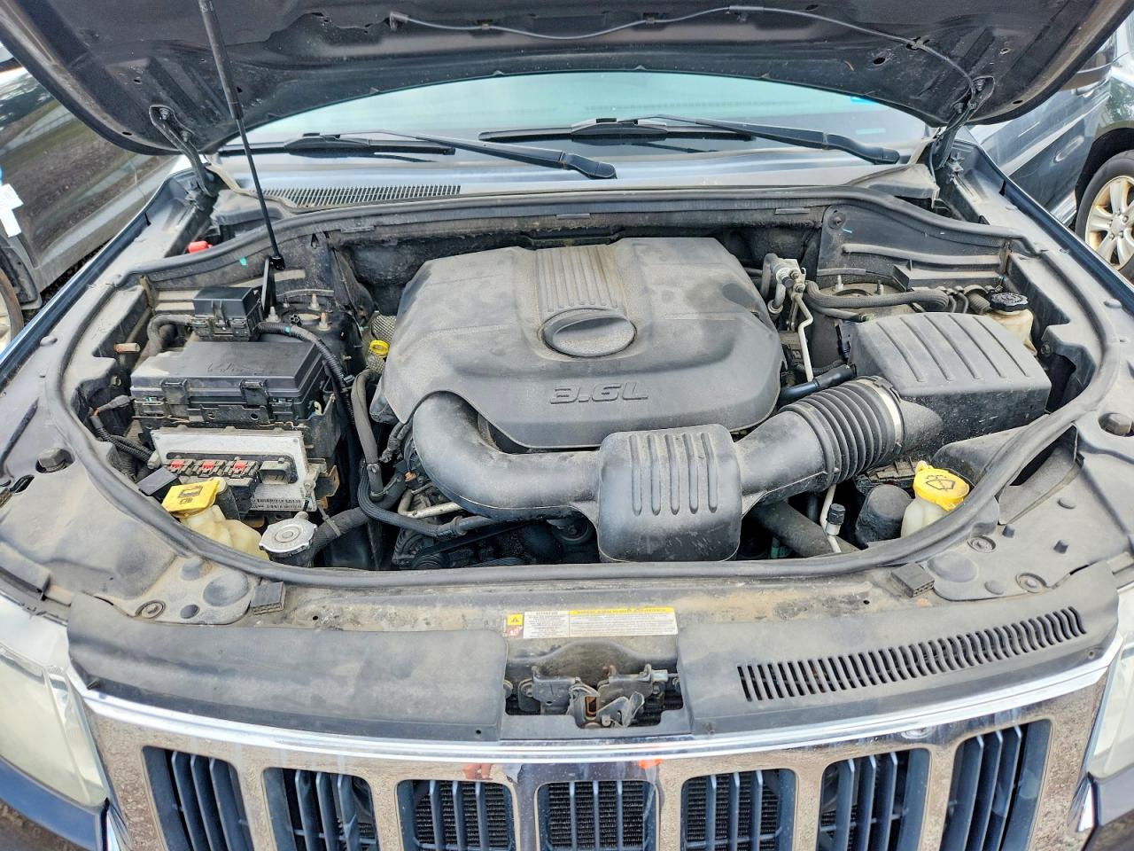 2011 Jeep Grand Cherokee Laredo Gray vin: 1J4RR4GG2BC656638