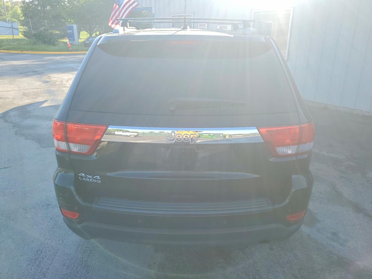 2011 Jeep Grand Cherokee Laredo Charcoal vin: 1J4RR4GG2BC657630