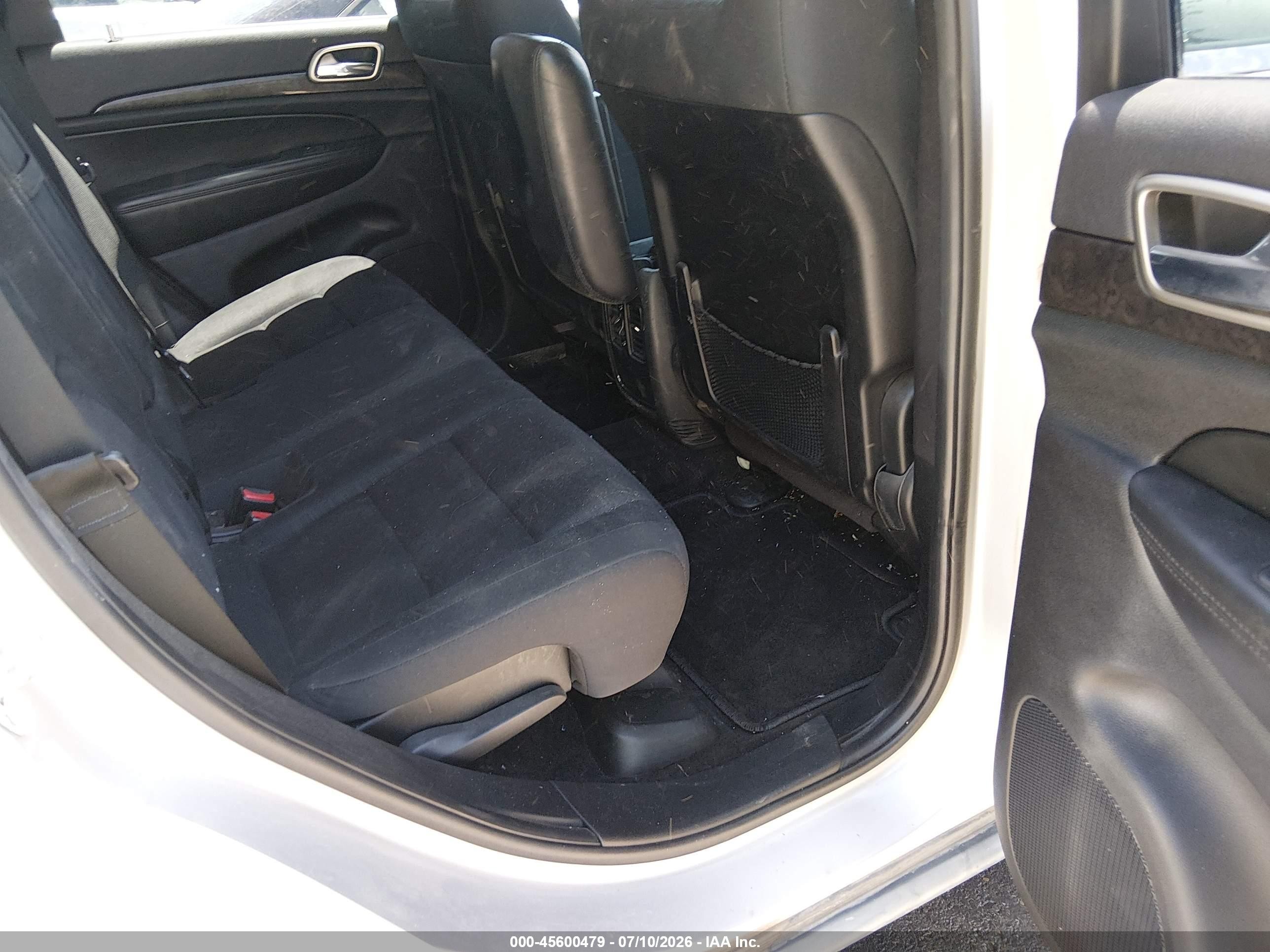2011 Jeep Grand Cherokee Laredo Silver vin: 1J4RR4GG2BC693849