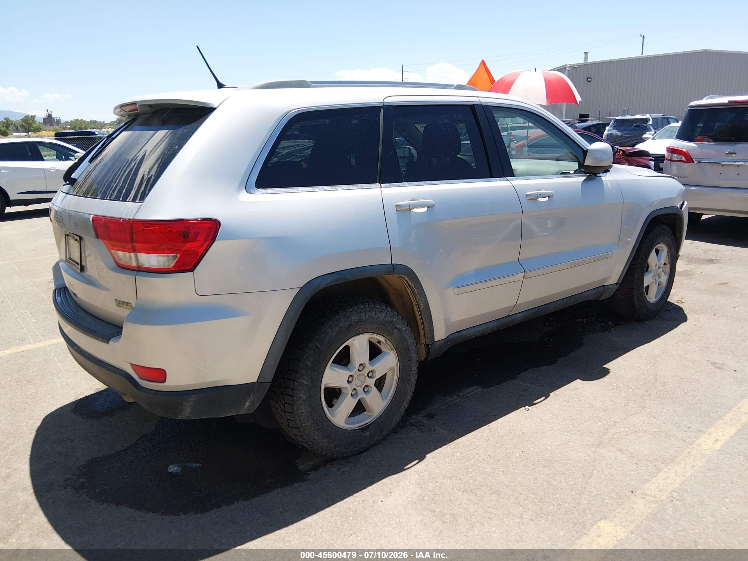 2011 Jeep Grand Cherokee Laredo Silver vin: 1J4RR4GG2BC693849
