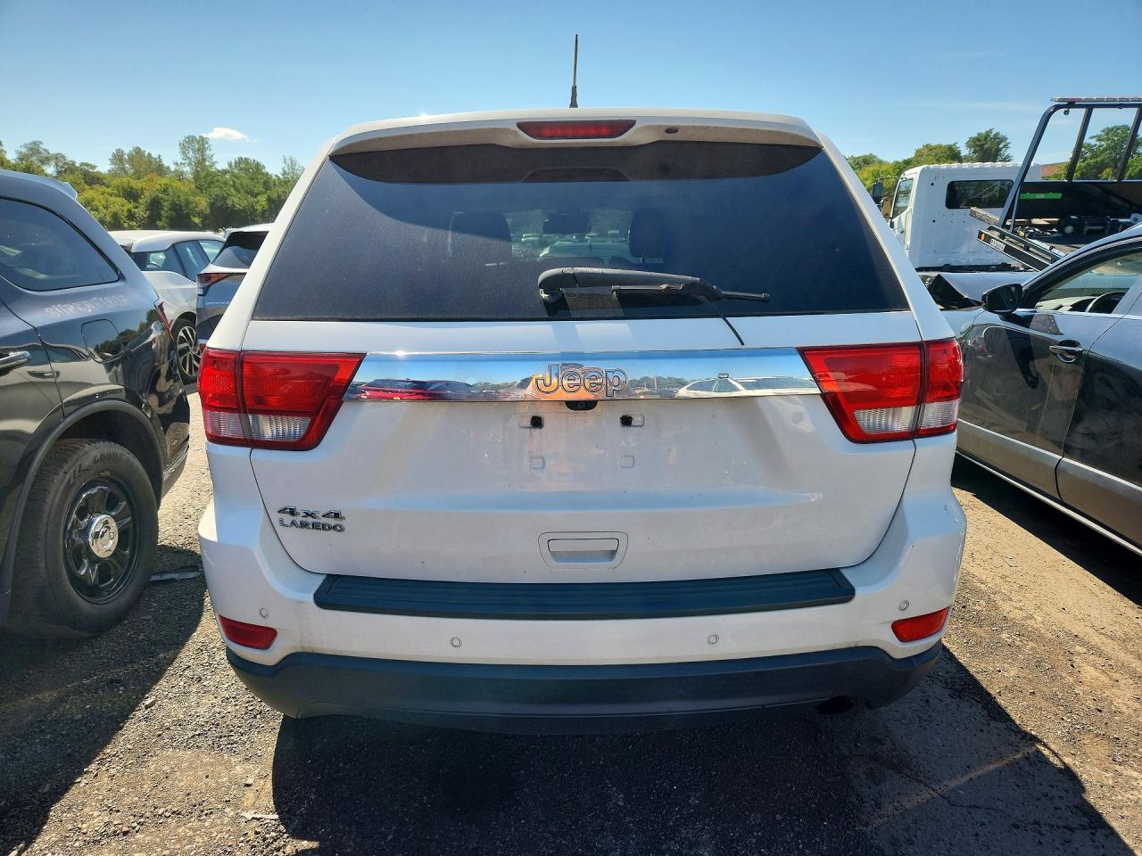 2011 Jeep Grand Cherokee Laredo White vin: 1J4RR4GG2BC714716