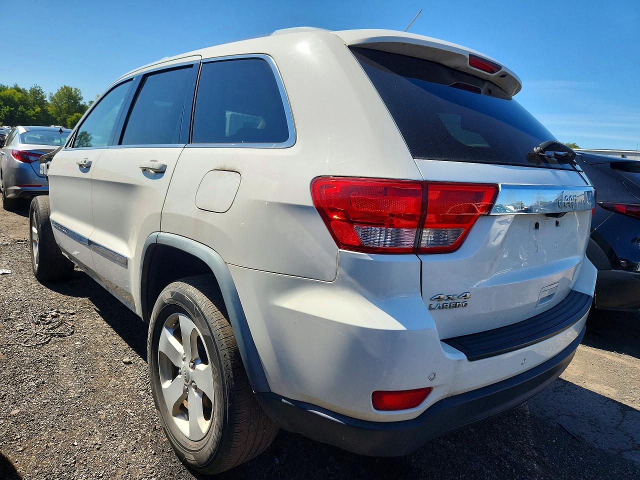 2011 Jeep Grand Cherokee Laredo White vin: 1J4RR4GG2BC714716