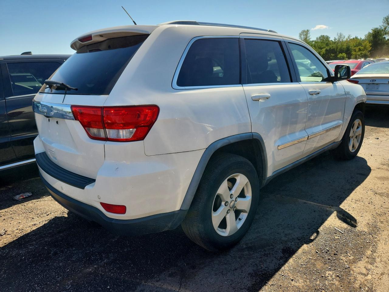 2011 Jeep Grand Cherokee Laredo White vin: 1J4RR4GG2BC714716