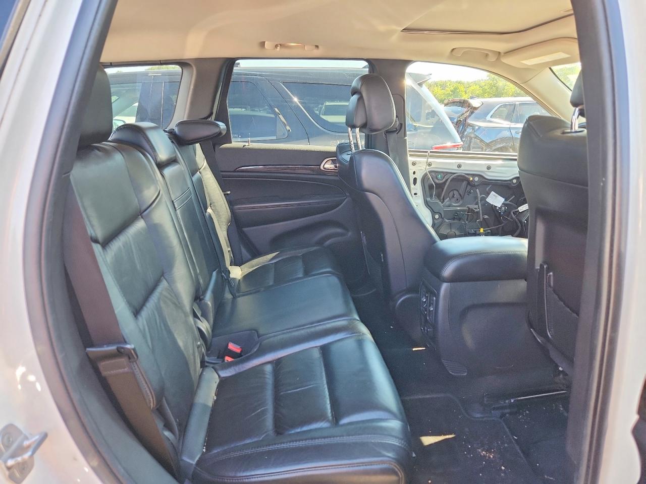 2011 Jeep Grand Cherokee Laredo White vin: 1J4RR4GG2BC714716
