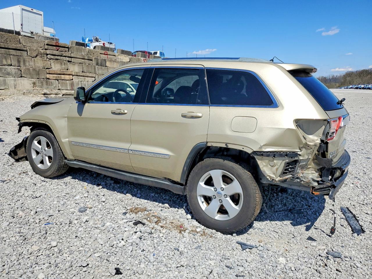 2011 Jeep Grand Cherokee Laredo Gold vin: 1J4RR4GG2BC735341