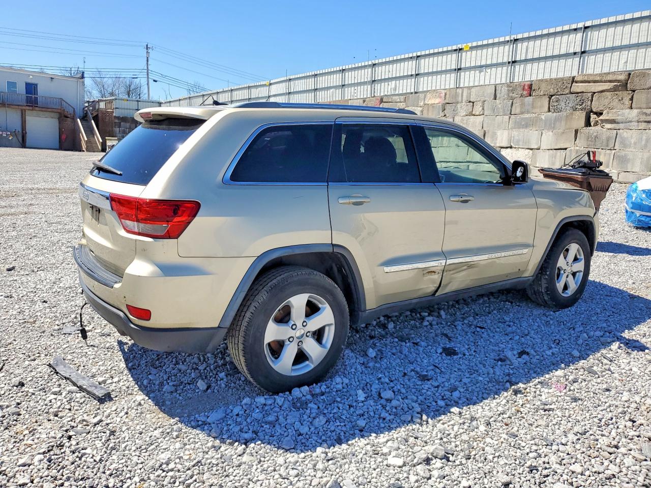 2011 Jeep Grand Cherokee Laredo Gold vin: 1J4RR4GG2BC735341