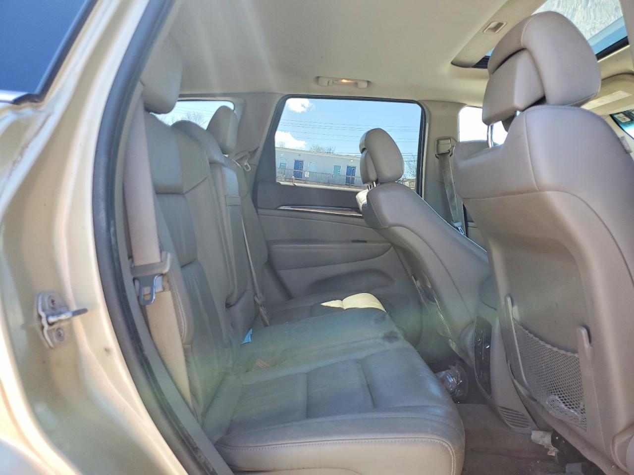 2011 Jeep Grand Cherokee Laredo Gold vin: 1J4RR4GG2BC735341