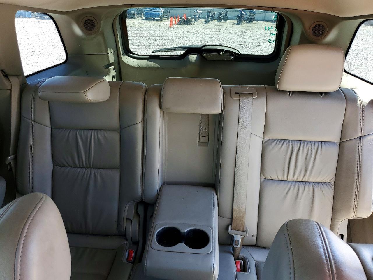 2011 Jeep Grand Cherokee Laredo Gold vin: 1J4RR4GG2BC735341