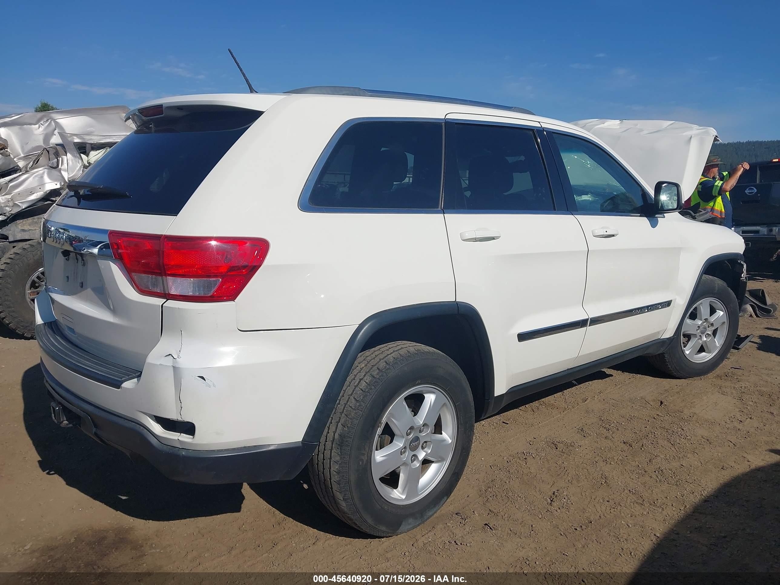 2011 Jeep Grand Cherokee Laredo White vin: 1J4RR4GG3BC507669