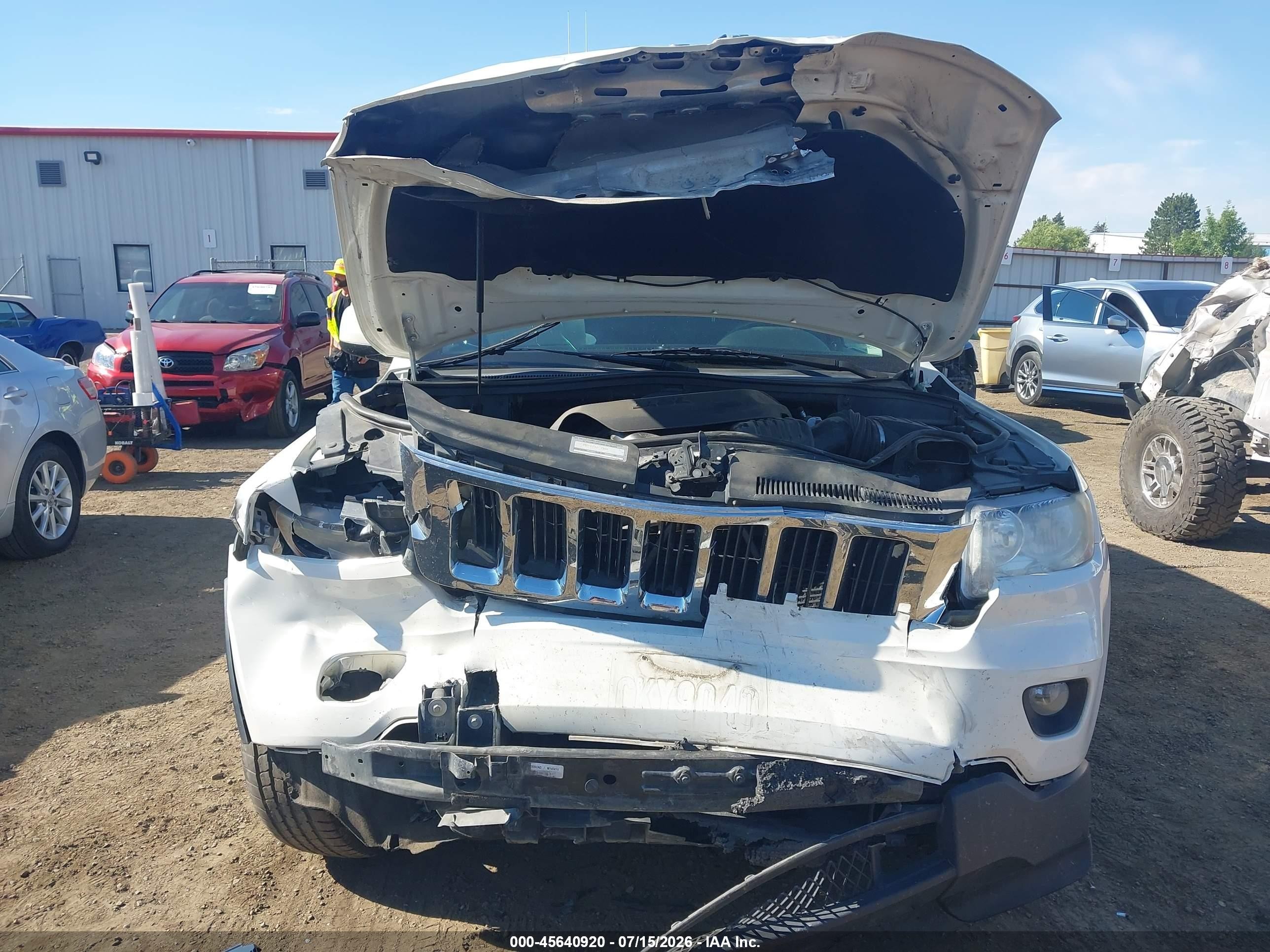 2011 Jeep Grand Cherokee Laredo White vin: 1J4RR4GG3BC507669