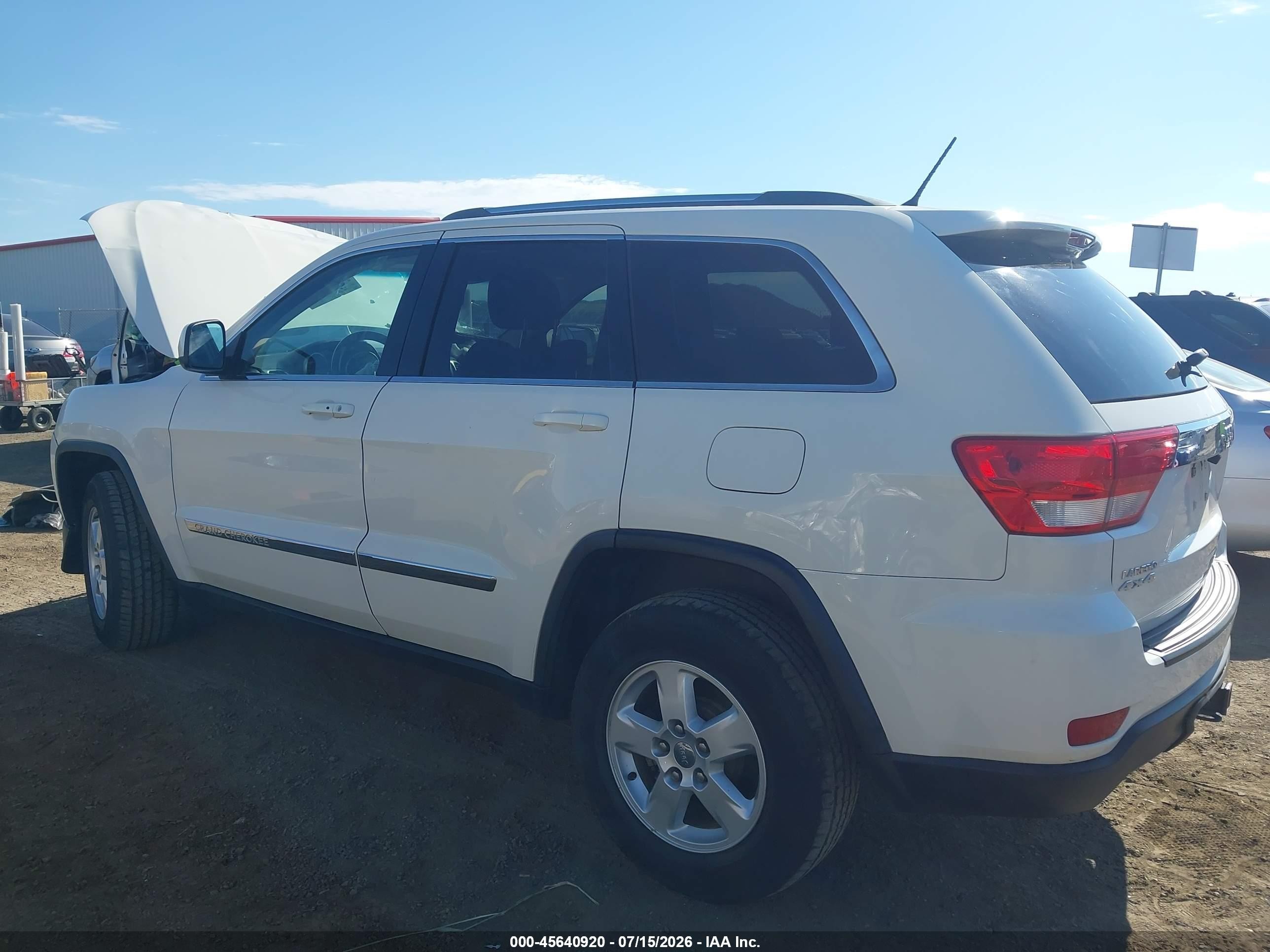2011 Jeep Grand Cherokee Laredo White vin: 1J4RR4GG3BC507669