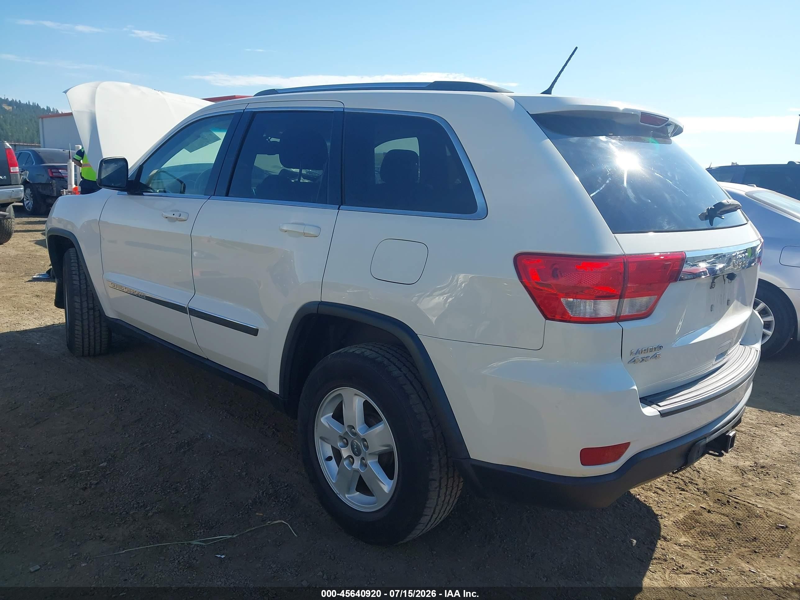 2011 Jeep Grand Cherokee Laredo White vin: 1J4RR4GG3BC507669