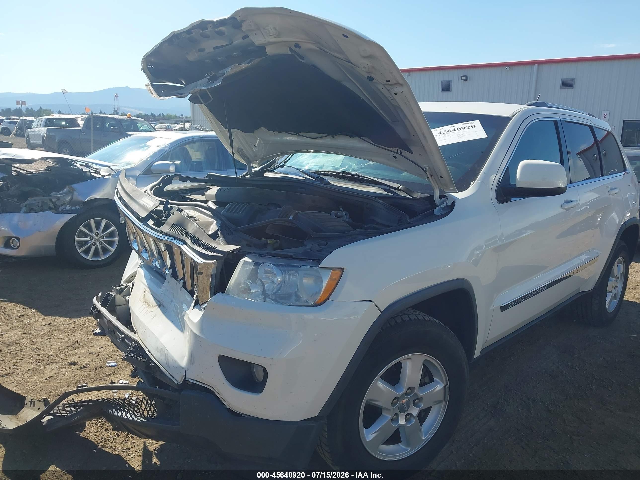2011 Jeep Grand Cherokee Laredo White vin: 1J4RR4GG3BC507669