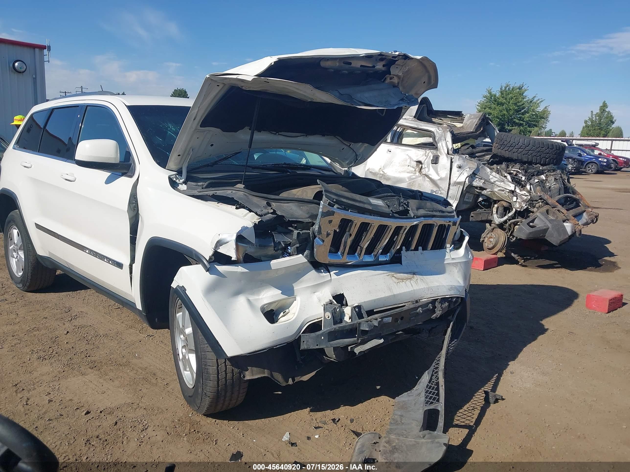 2011 Jeep Grand Cherokee Laredo White vin: 1J4RR4GG3BC507669
