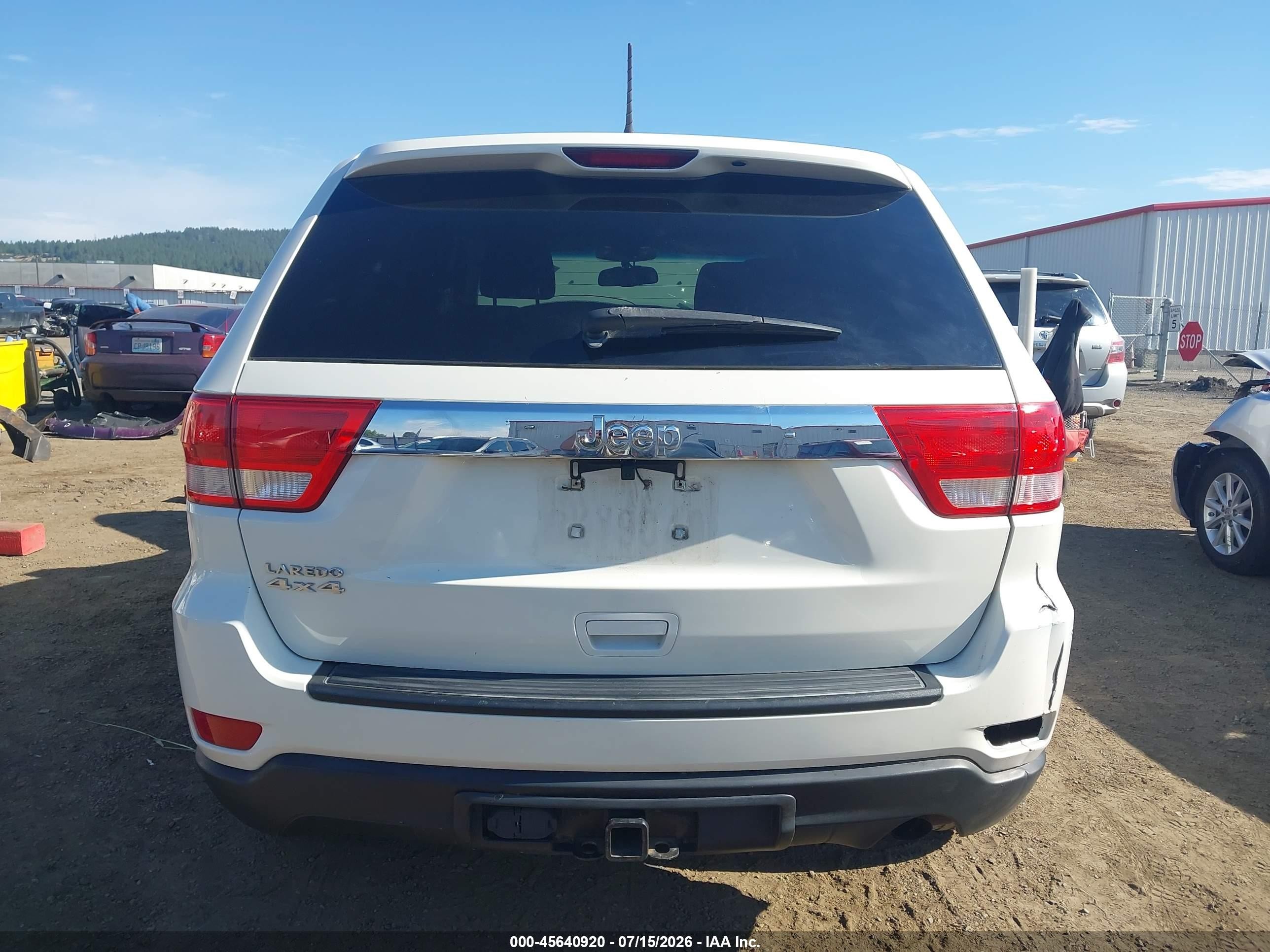 2011 Jeep Grand Cherokee Laredo White vin: 1J4RR4GG3BC507669