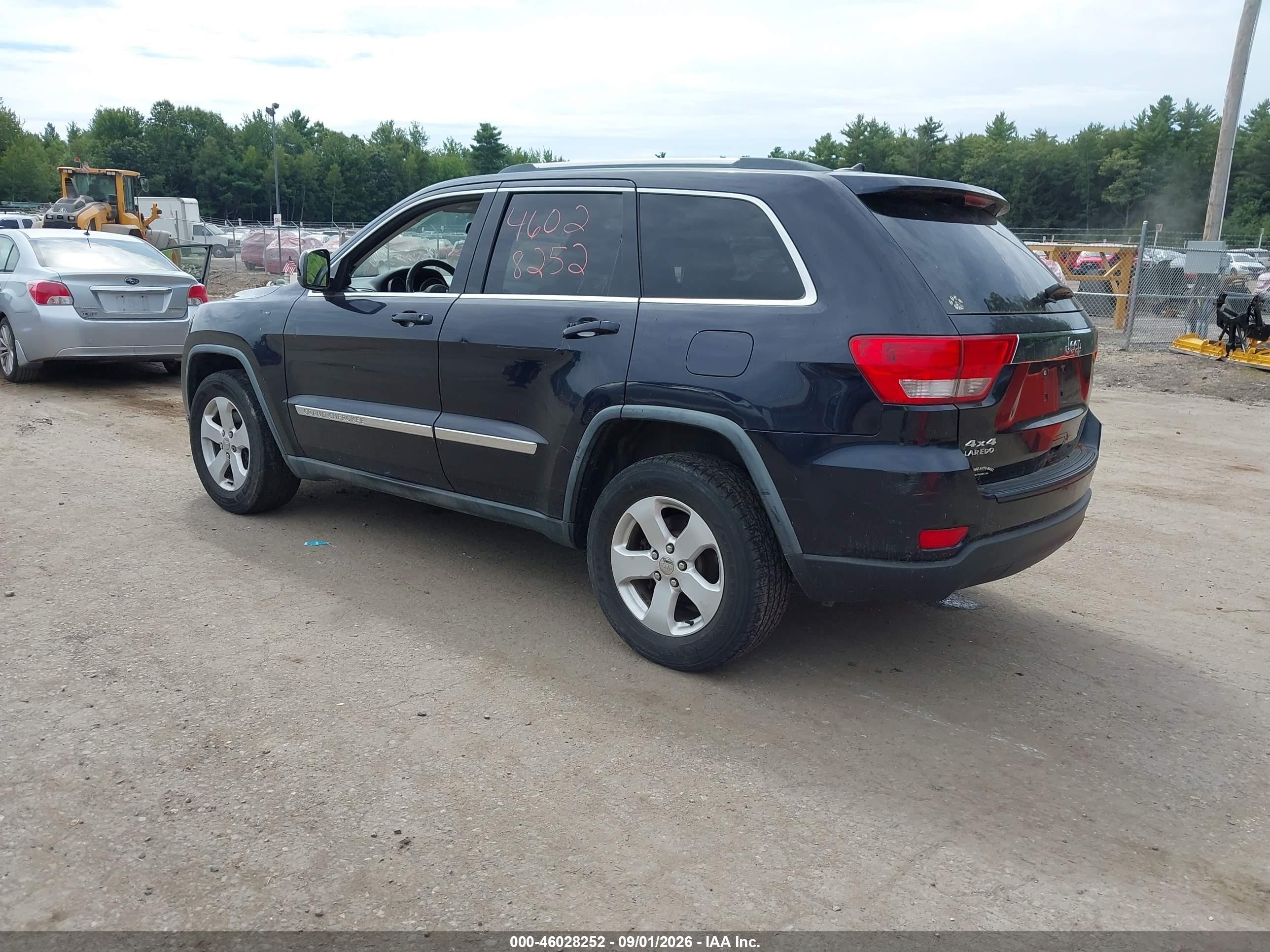 2011 Jeep Grand Cherokee Laredo Синий vin: 1J4RR4GG3BC540512