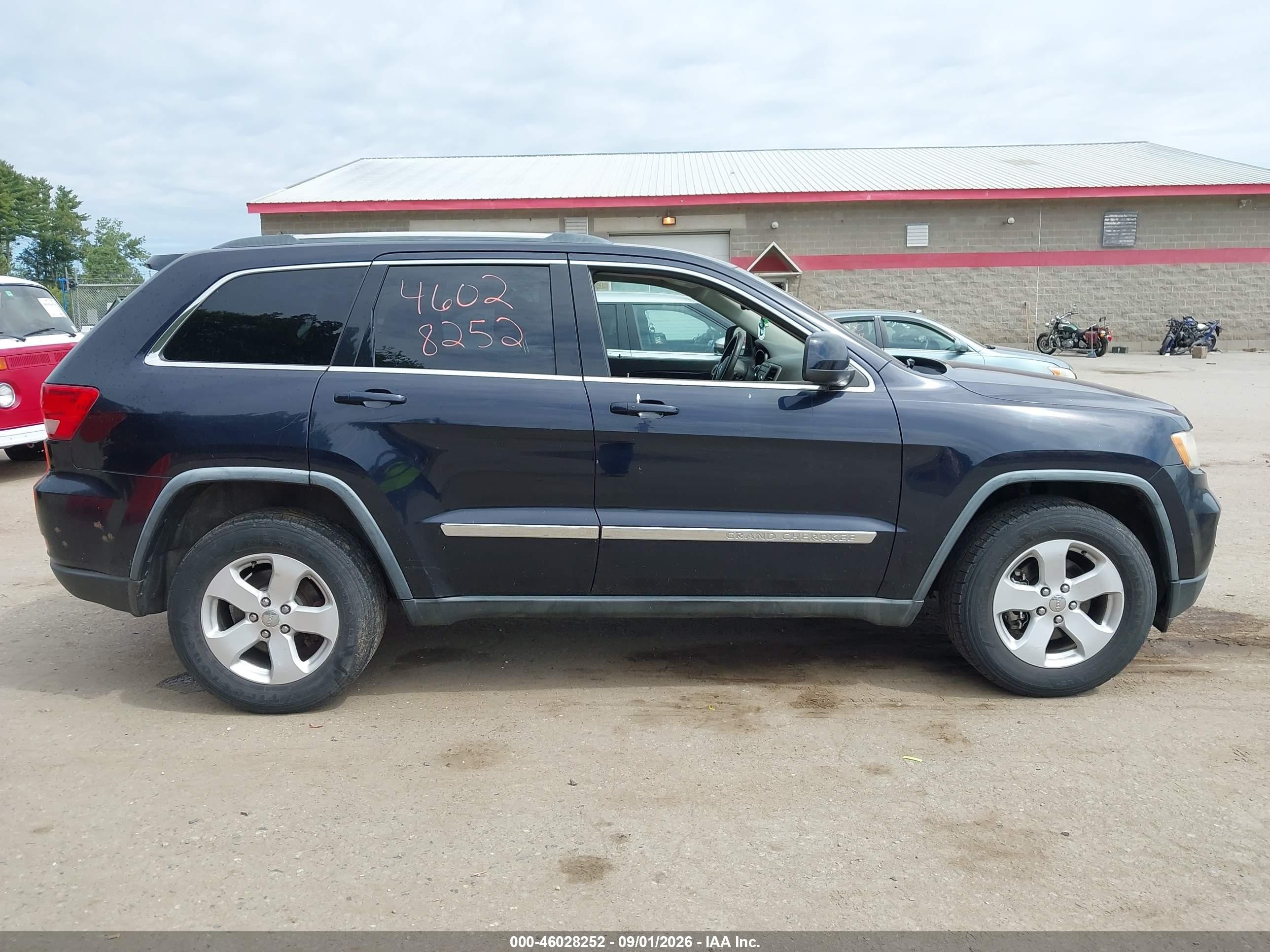 2011 Jeep Grand Cherokee Laredo Синий vin: 1J4RR4GG3BC540512