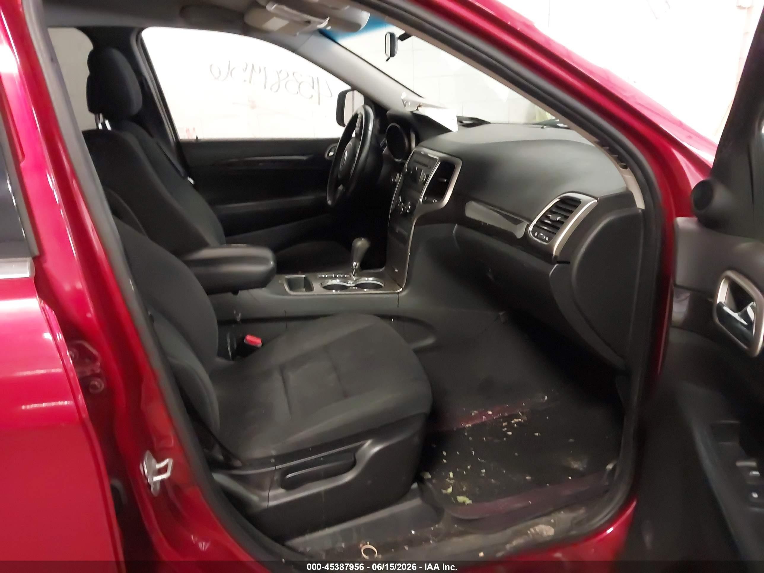 2011 Jeep Grand Cherokee Laredo Red vin: 1J4RR4GG3BC551302