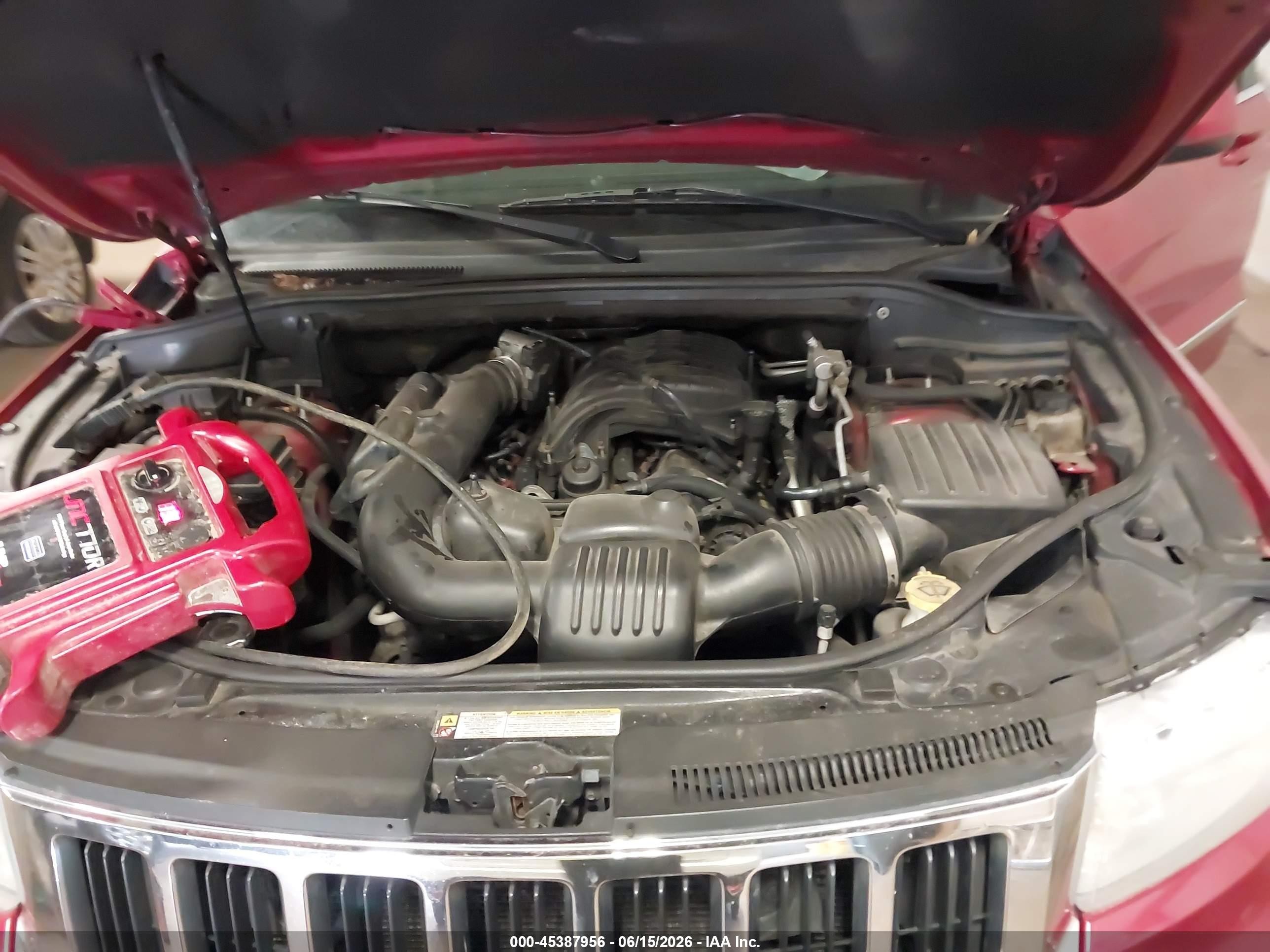 2011 Jeep Grand Cherokee Laredo Red vin: 1J4RR4GG3BC551302