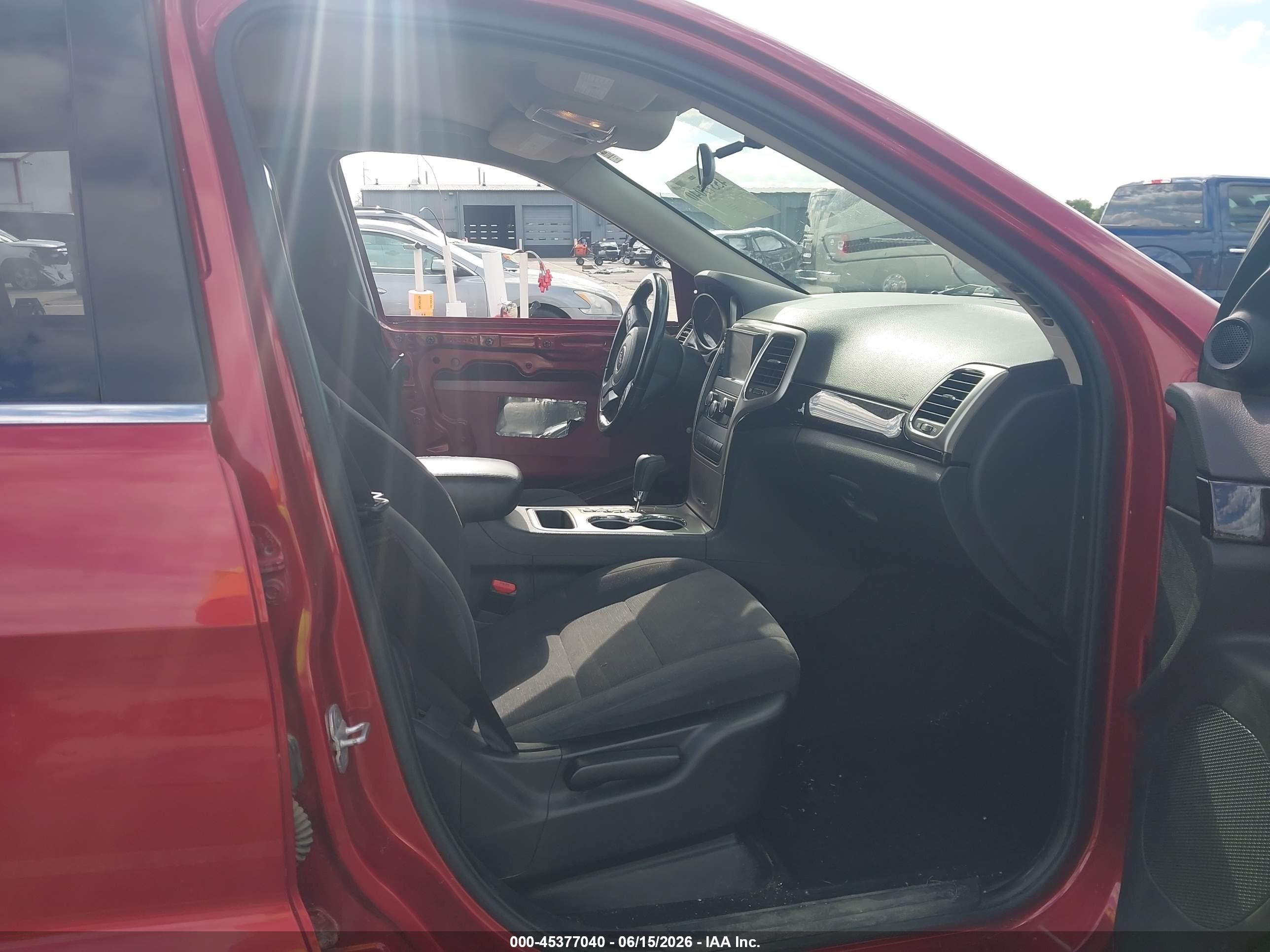 2011 Jeep Grand Cherokee Laredo Red vin: 1J4RR4GG3BC555222