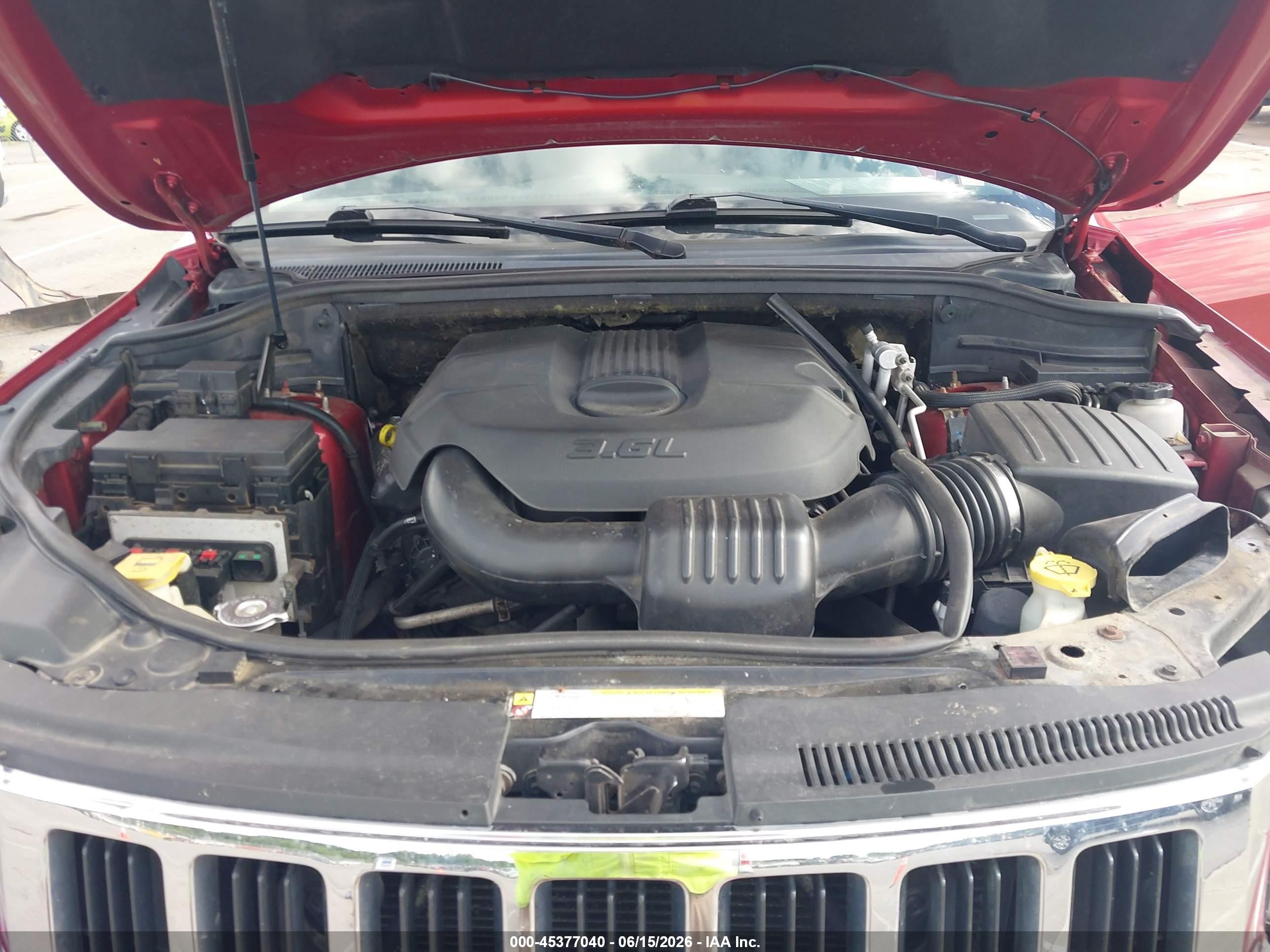2011 Jeep Grand Cherokee Laredo Red vin: 1J4RR4GG3BC555222