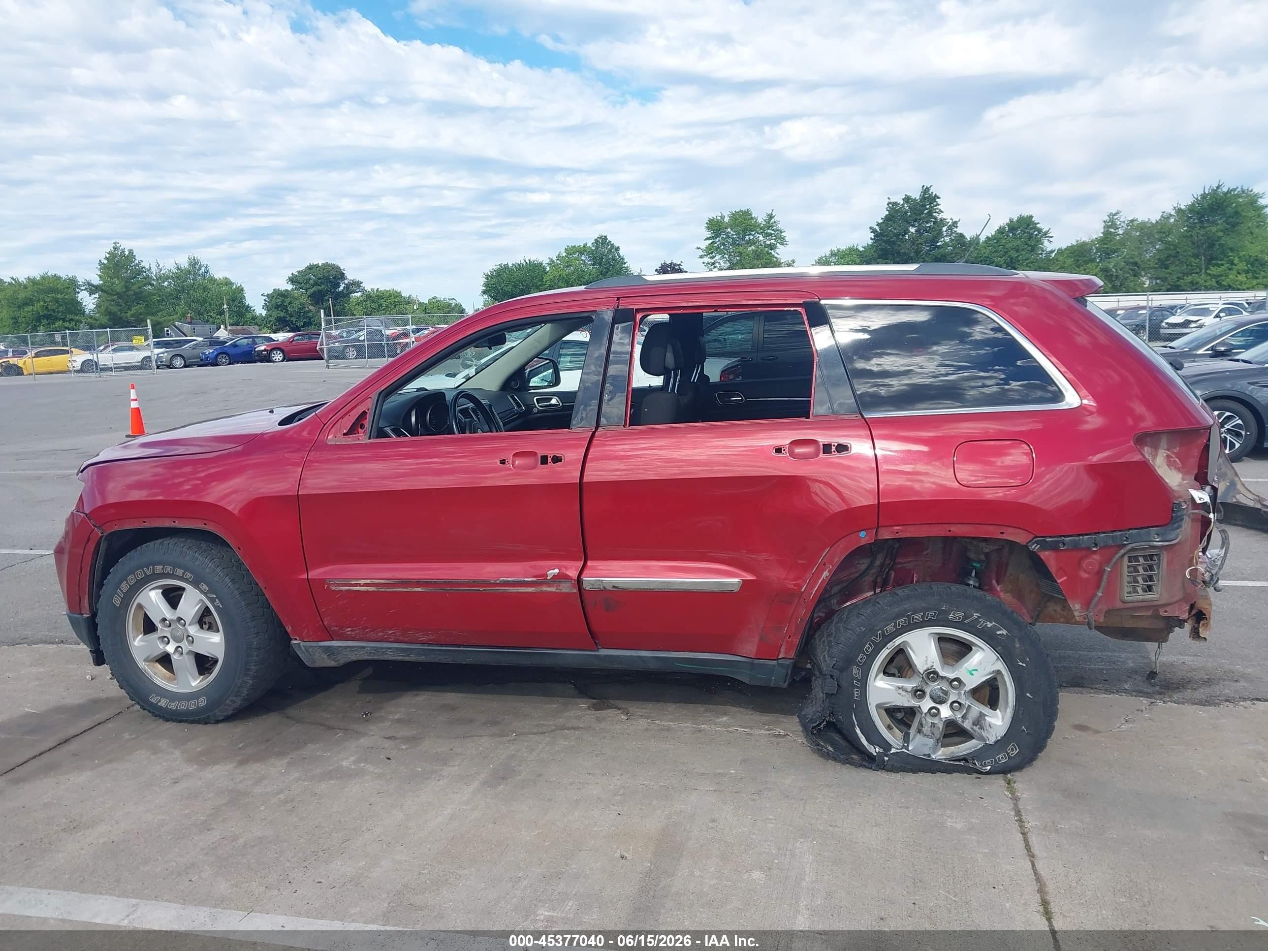 2011 Jeep Grand Cherokee Laredo Red vin: 1J4RR4GG3BC555222