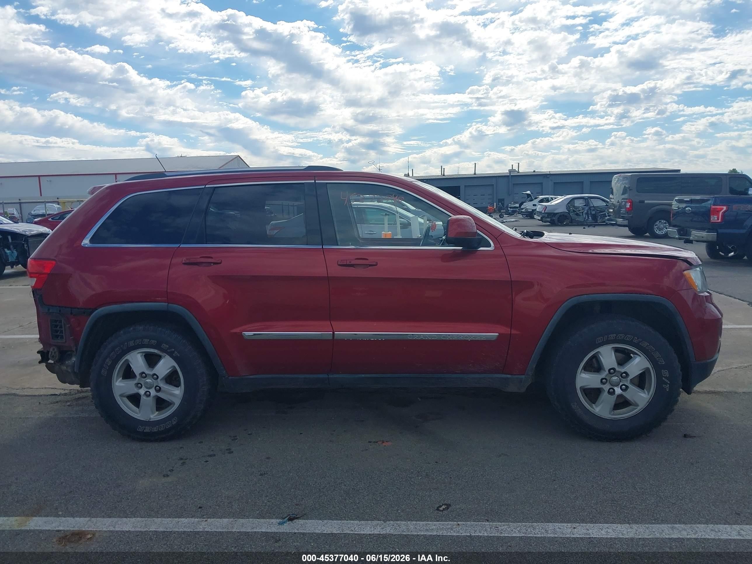 2011 Jeep Grand Cherokee Laredo Red vin: 1J4RR4GG3BC555222