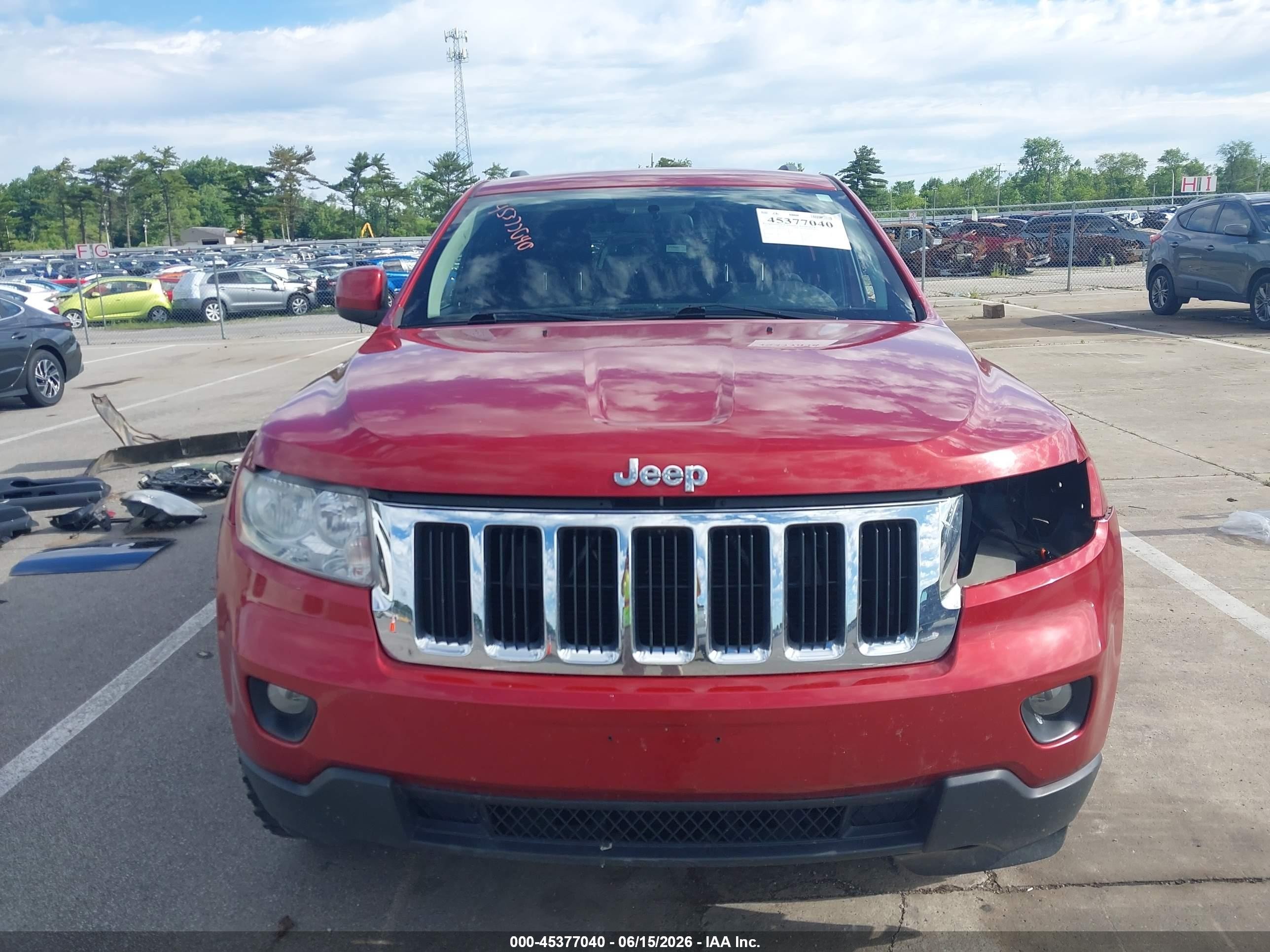 2011 Jeep Grand Cherokee Laredo Red vin: 1J4RR4GG3BC555222