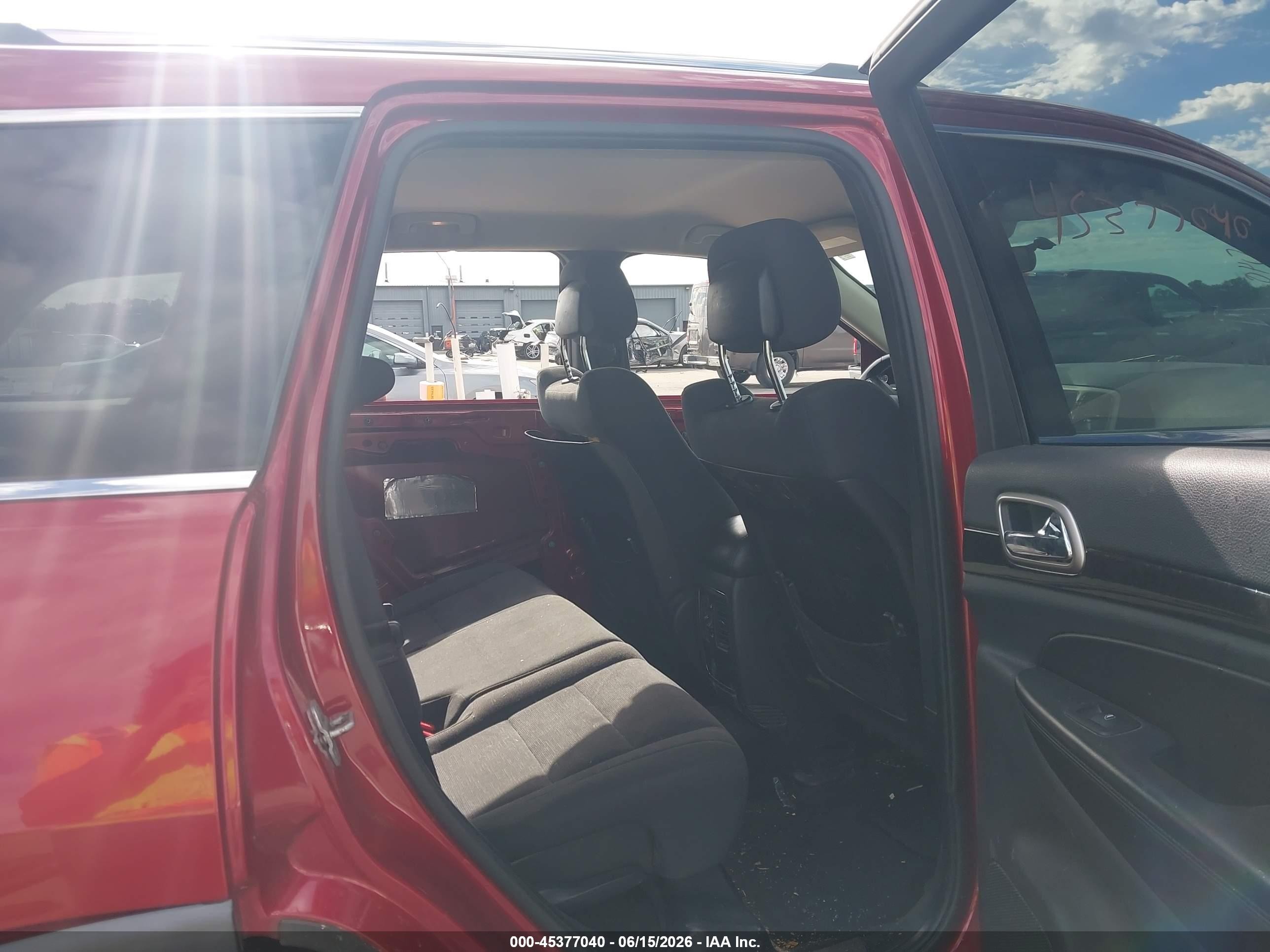 2011 Jeep Grand Cherokee Laredo Red vin: 1J4RR4GG3BC555222