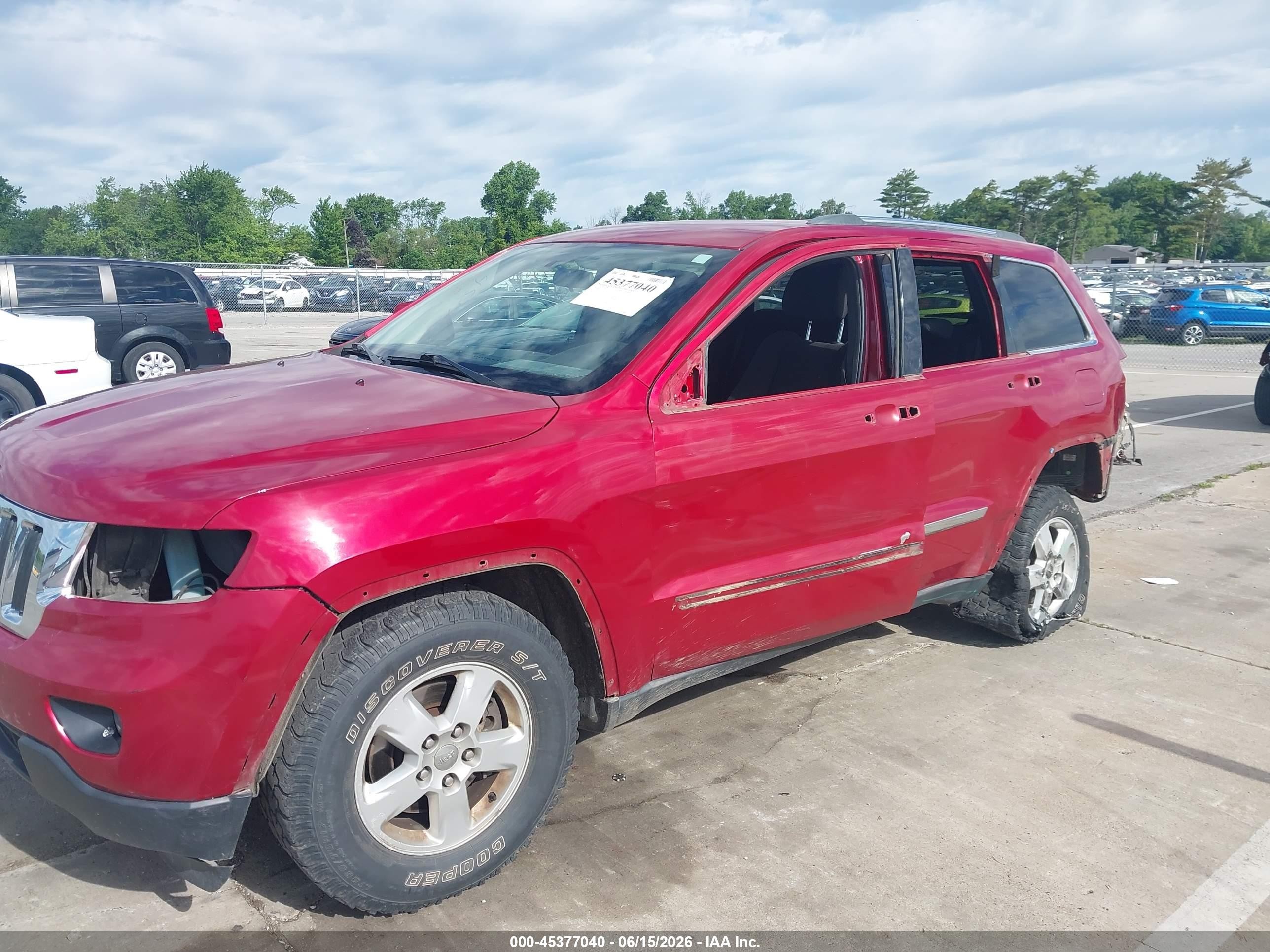 2011 Jeep Grand Cherokee Laredo Red vin: 1J4RR4GG3BC555222