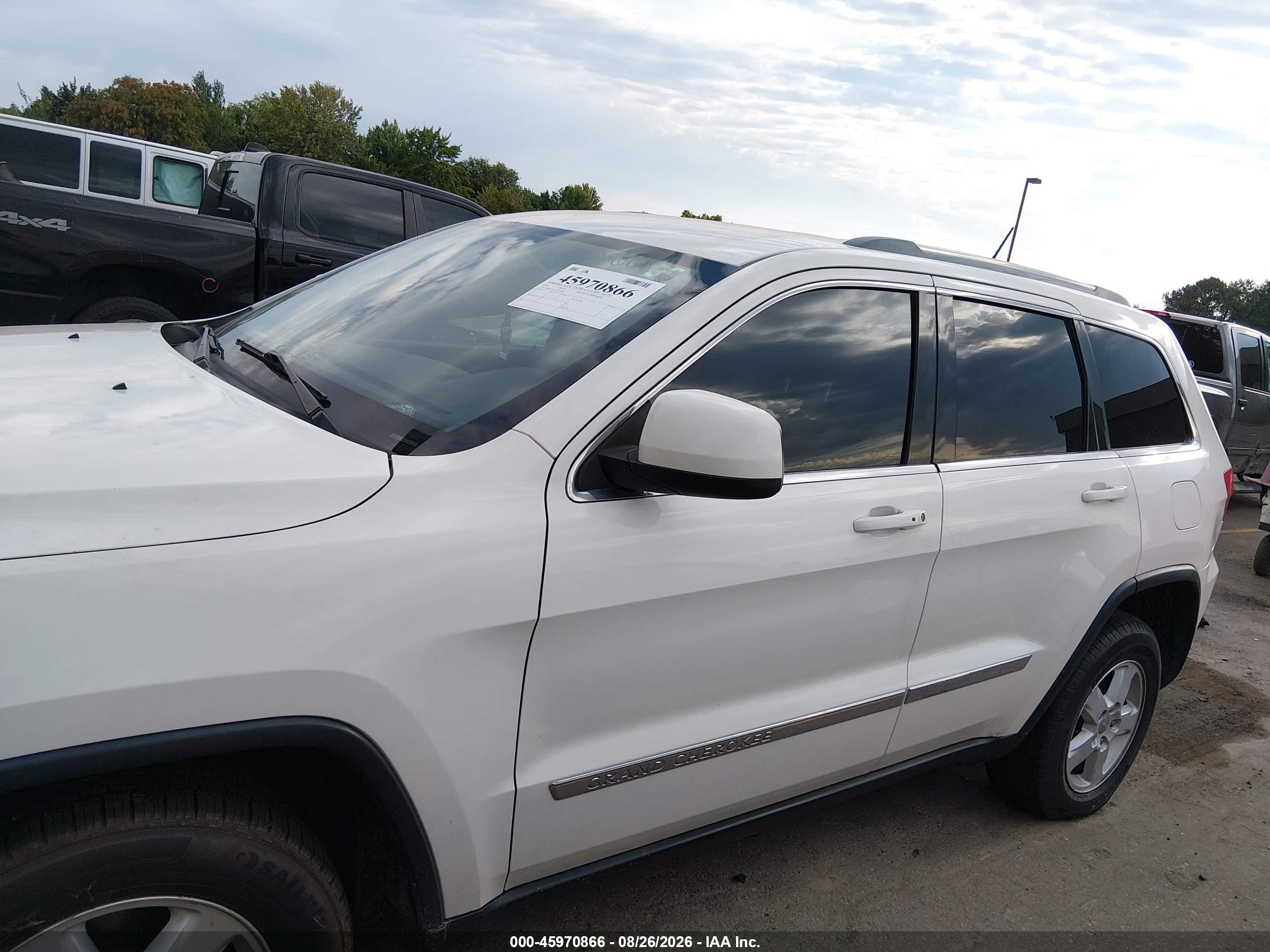 2011 Jeep Grand Cherokee Laredo Белый vin: 1J4RR4GG3BC570092