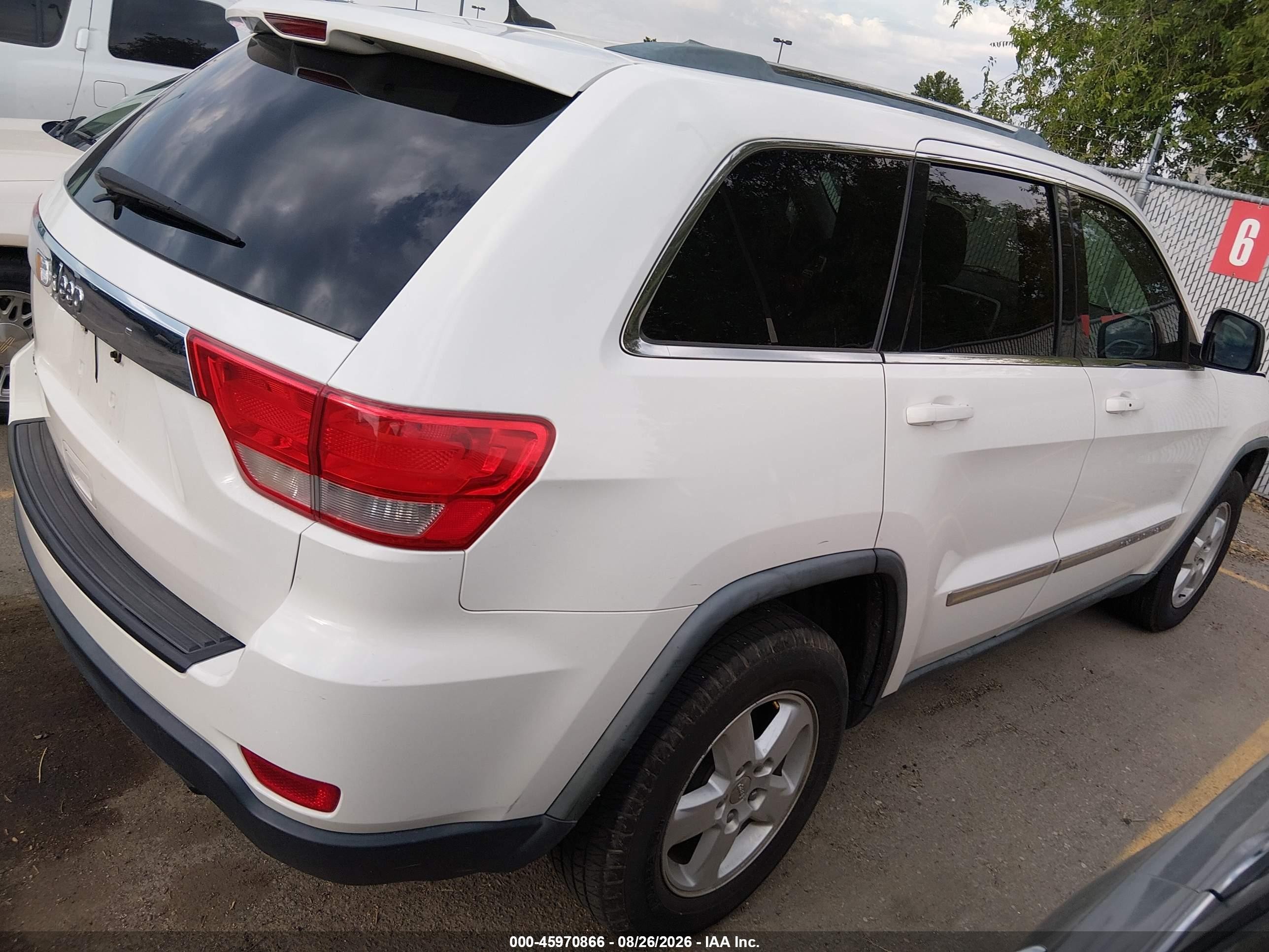 2011 Jeep Grand Cherokee Laredo Белый vin: 1J4RR4GG3BC570092