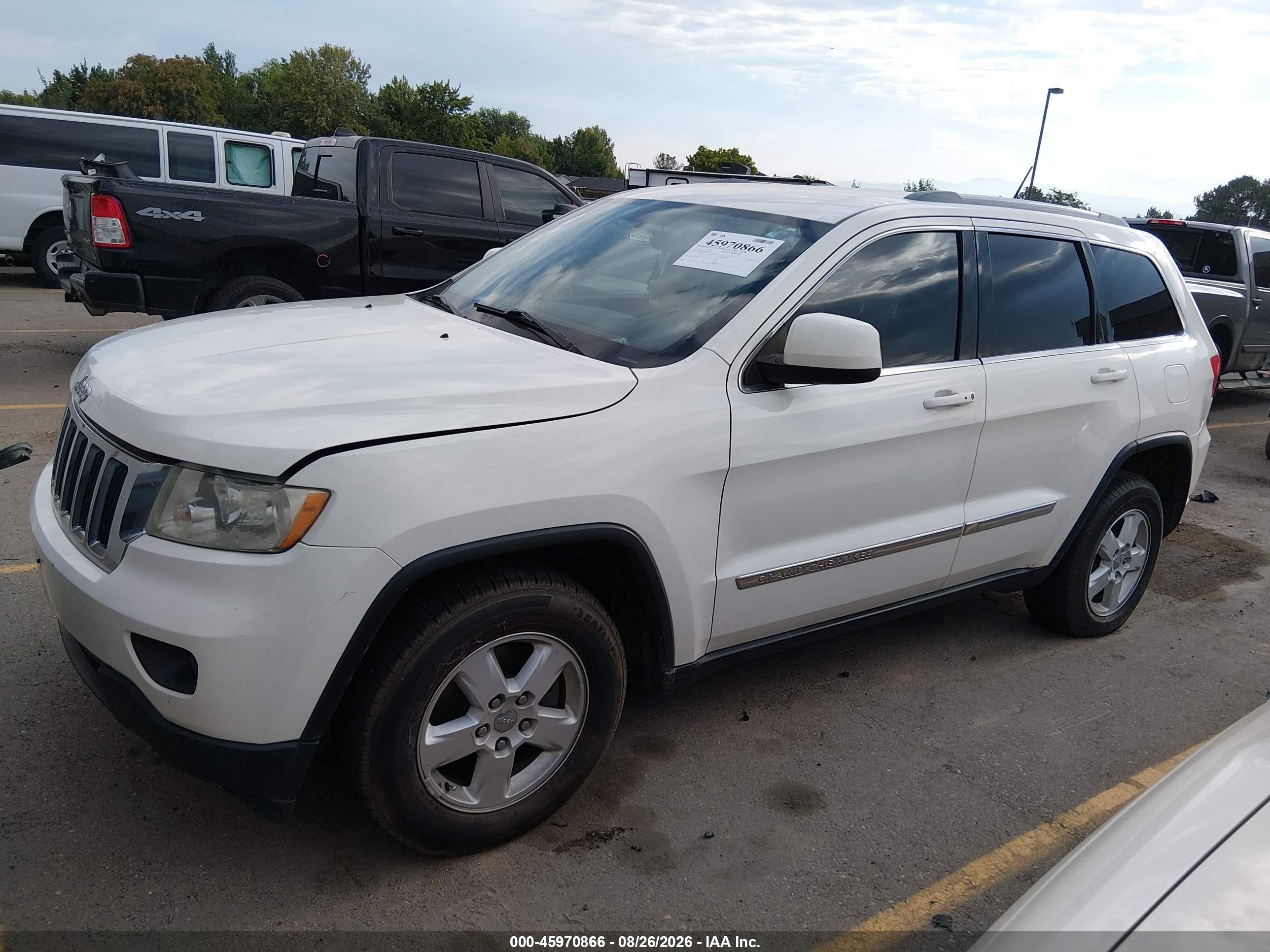 2011 Jeep Grand Cherokee Laredo Белый vin: 1J4RR4GG3BC570092