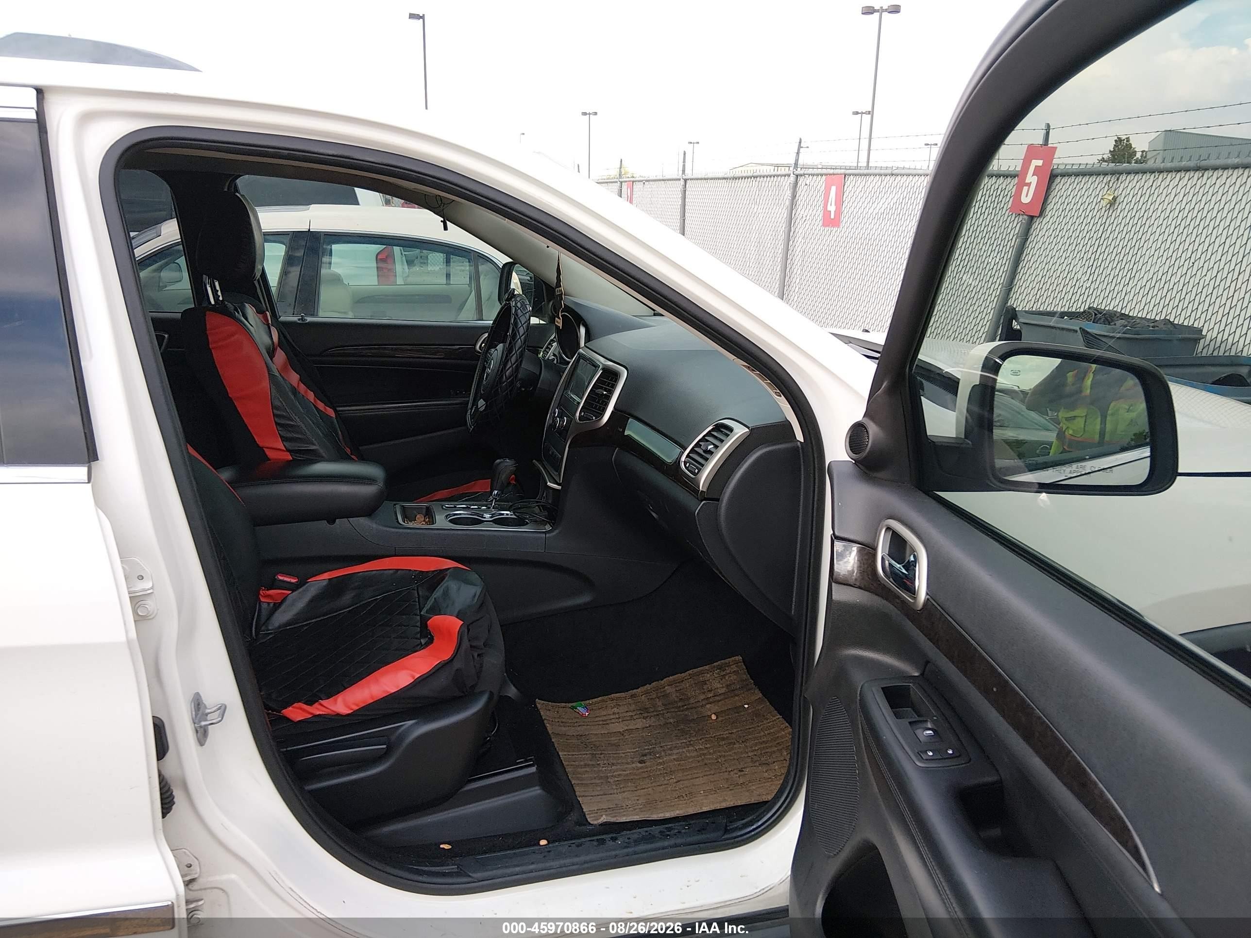 2011 Jeep Grand Cherokee Laredo Белый vin: 1J4RR4GG3BC570092