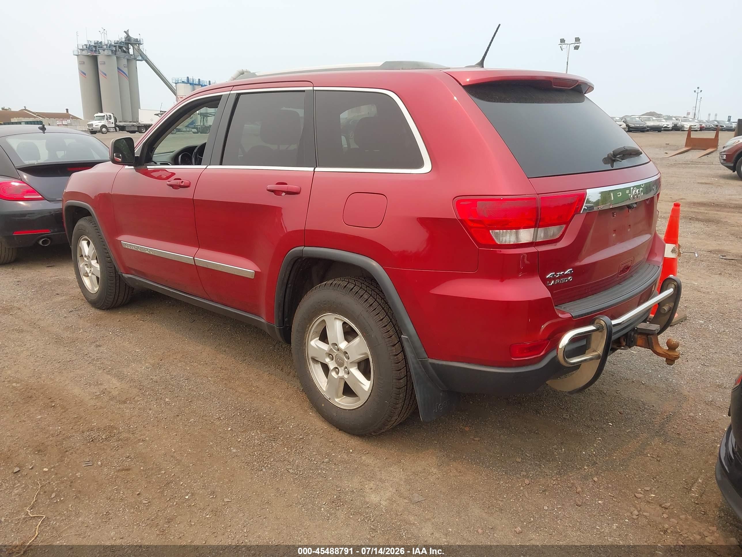 2011 Jeep Grand Cherokee Laredo Red vin: 1J4RR4GG3BC582260