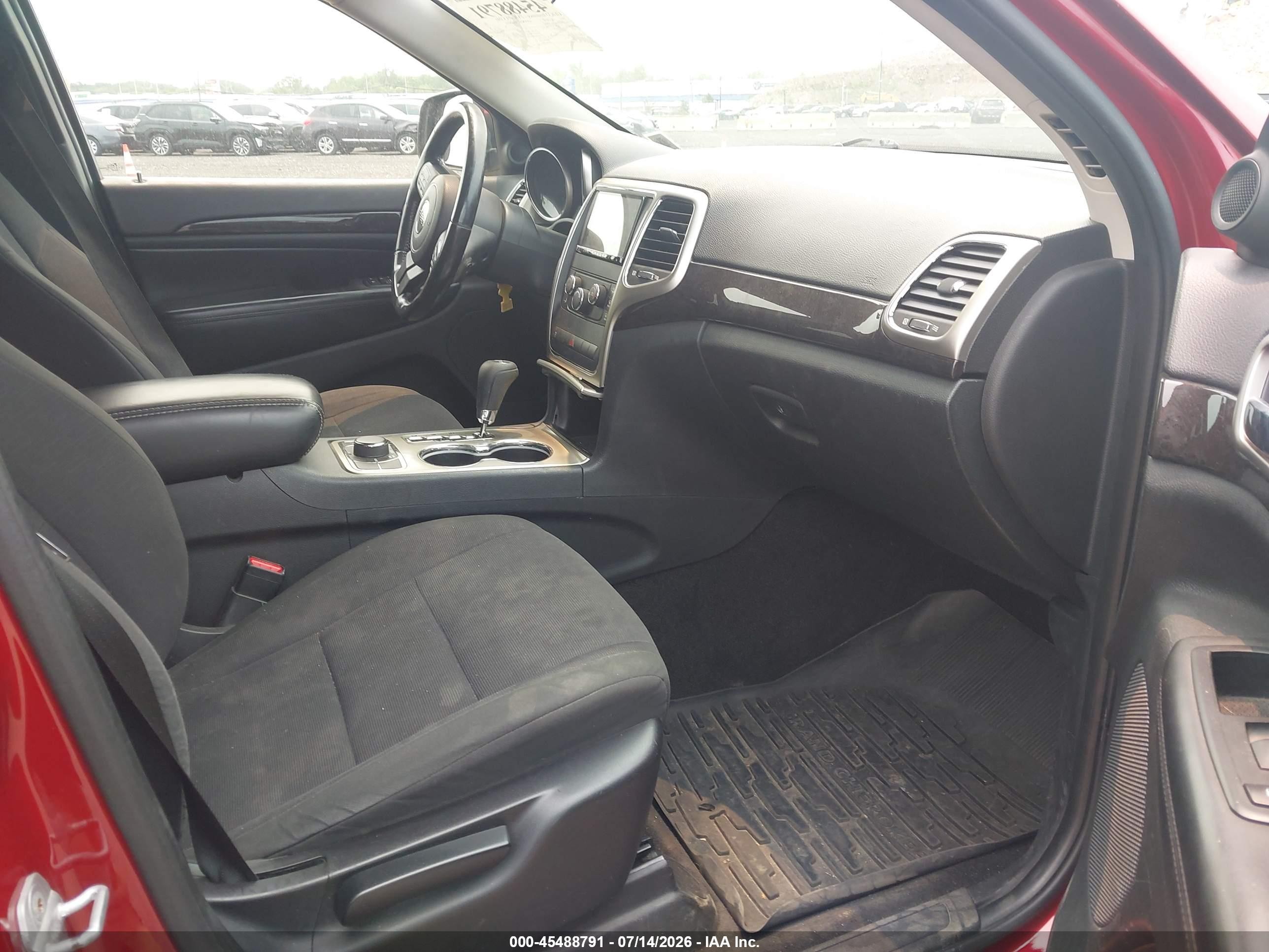 2011 Jeep Grand Cherokee Laredo Red vin: 1J4RR4GG3BC582260