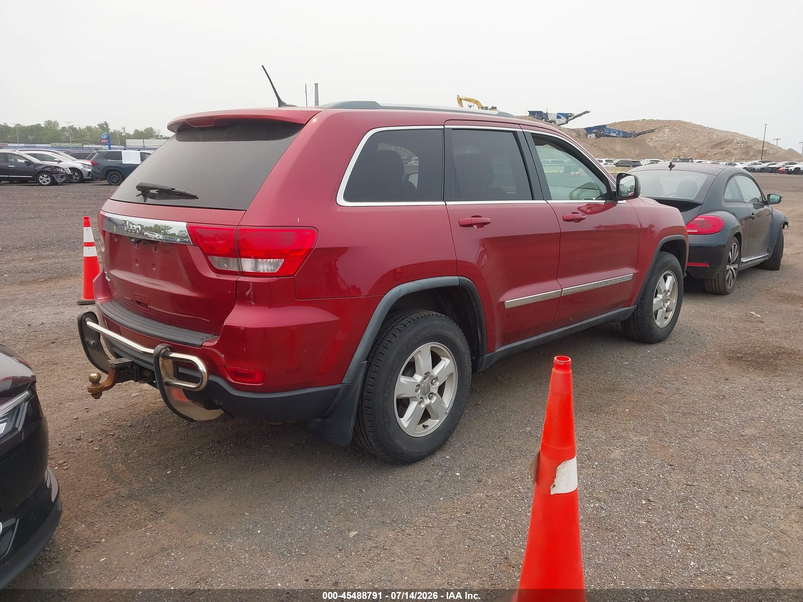 2011 Jeep Grand Cherokee Laredo Red vin: 1J4RR4GG3BC582260
