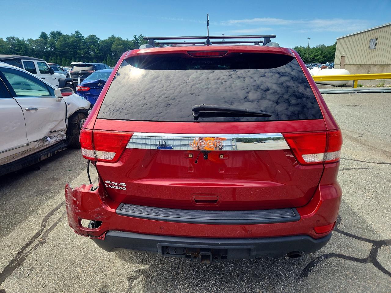 2011 Jeep Grand Cherokee Laredo Red vin: 1J4RR4GG3BC602135